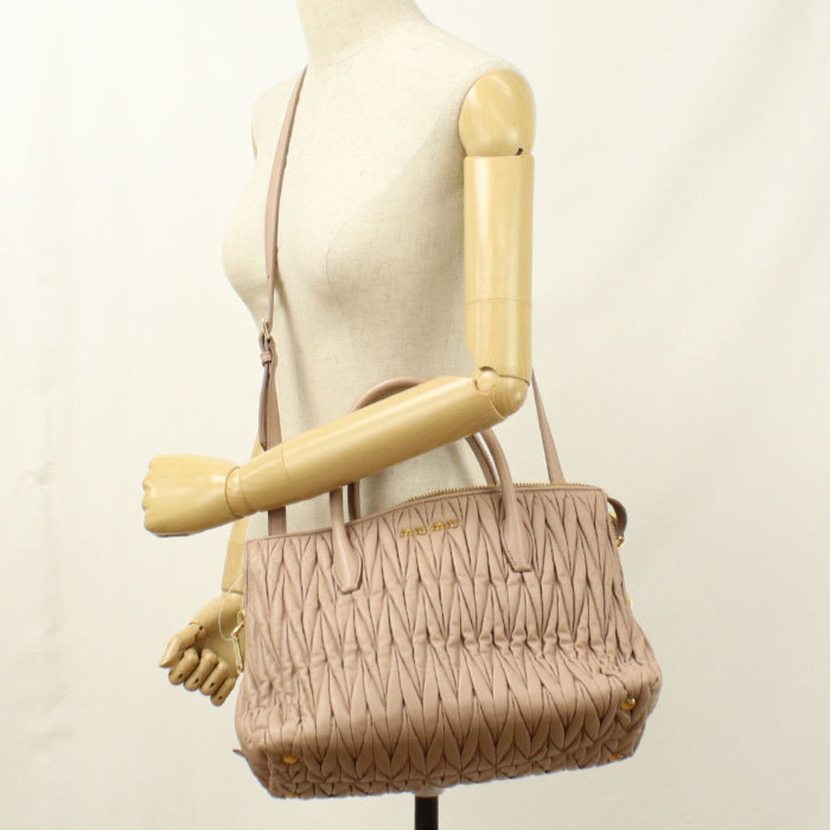 Miu Miu Pink Leather Handbag (Pre-Owned)