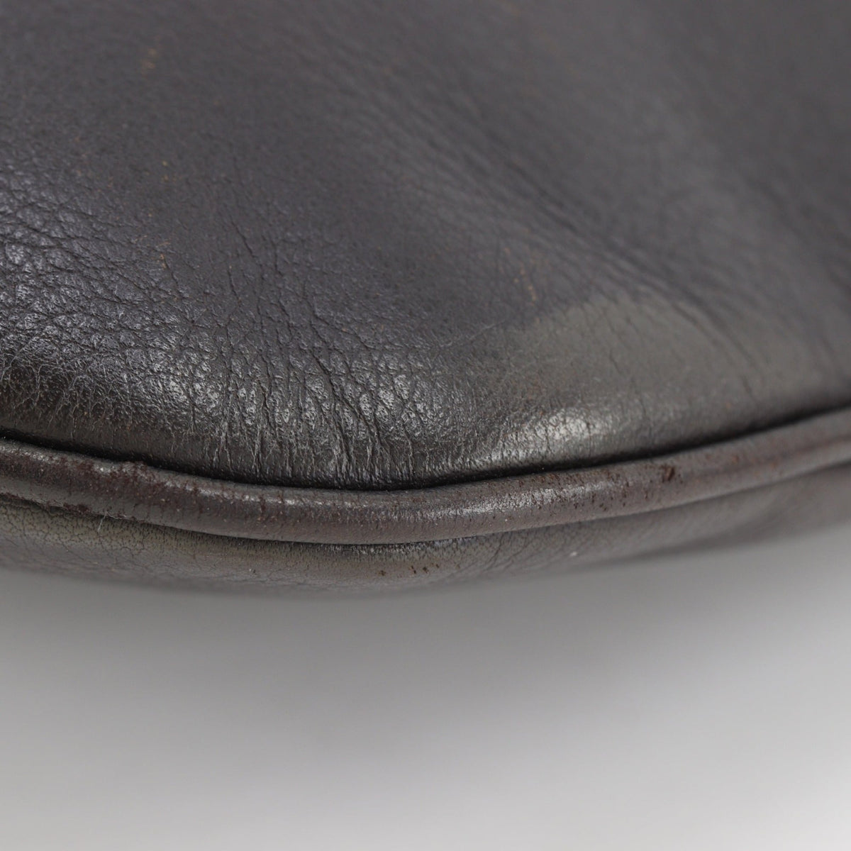 Loewe Black Leather Shoulder Bag (Pre-Owned)