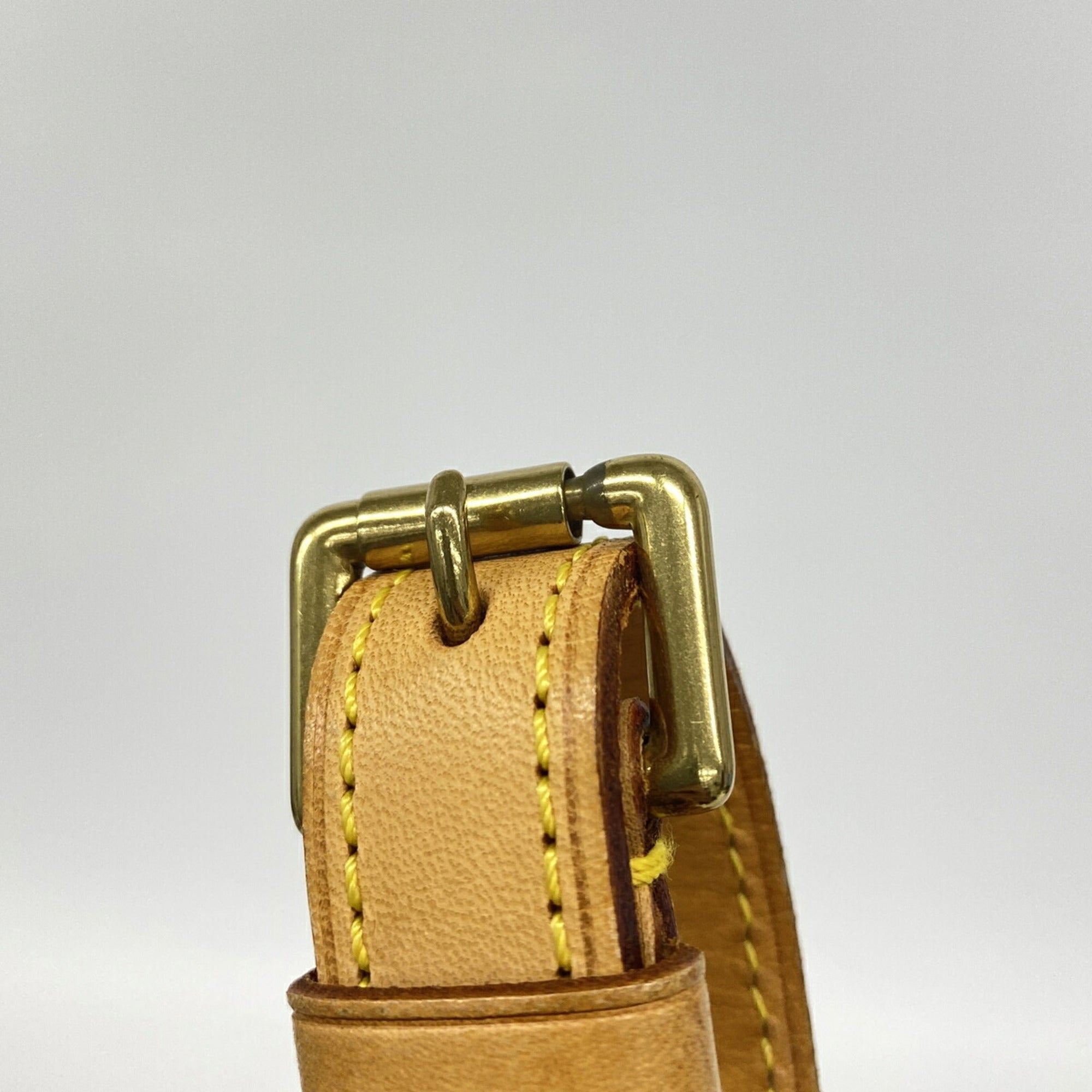 Louis Vuitton Brown Shoulder Bag (Pre-Owned)