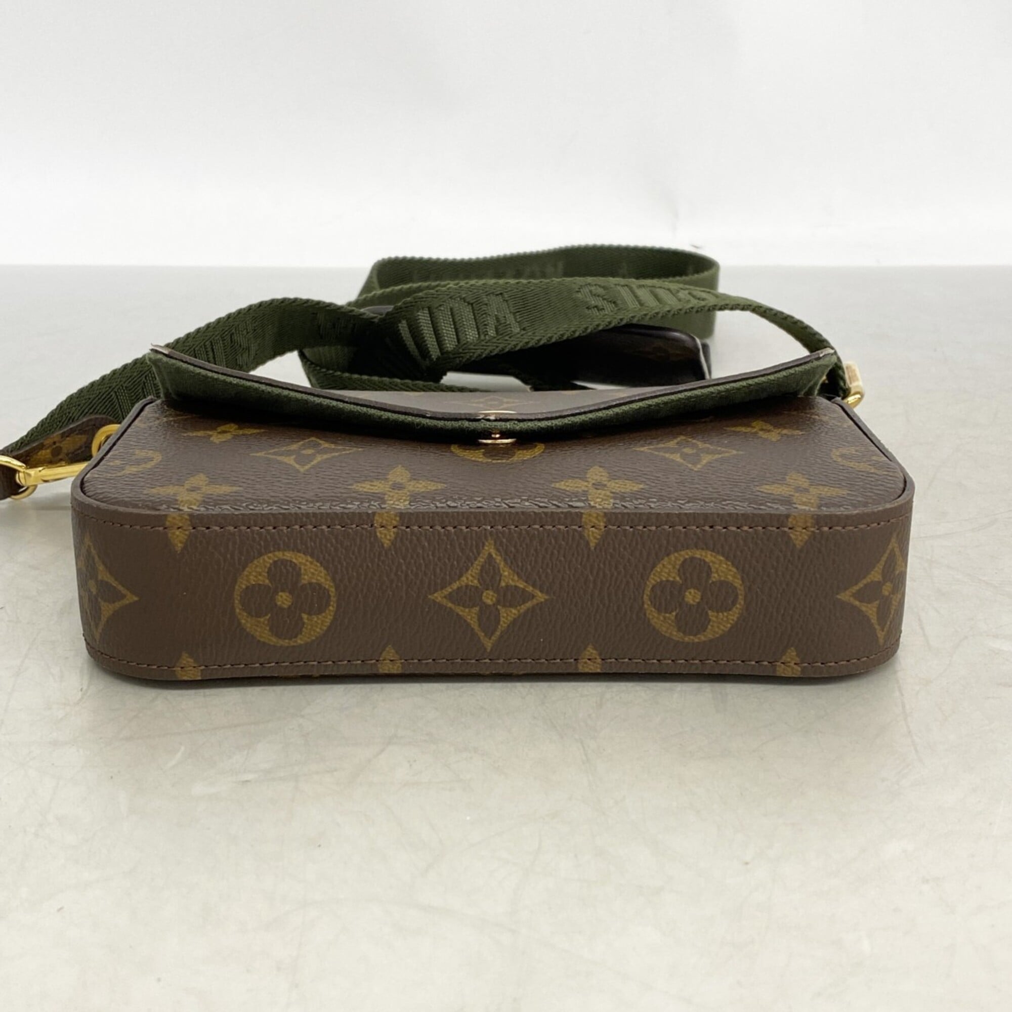 Louis Vuitton Brown Shoulder Bag (Pre-Owned)