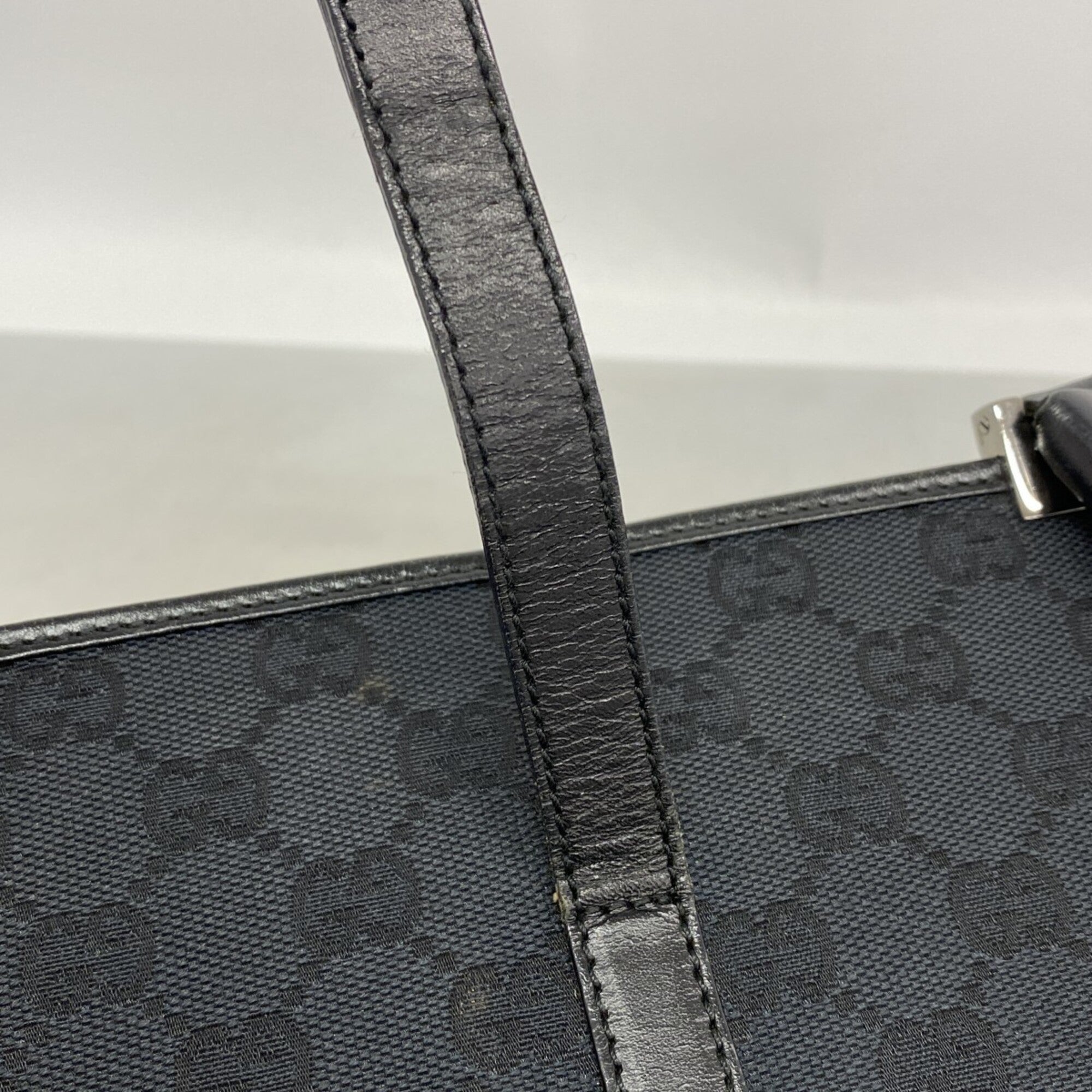Gucci Black Canvas Handbag (Pre-Owned)