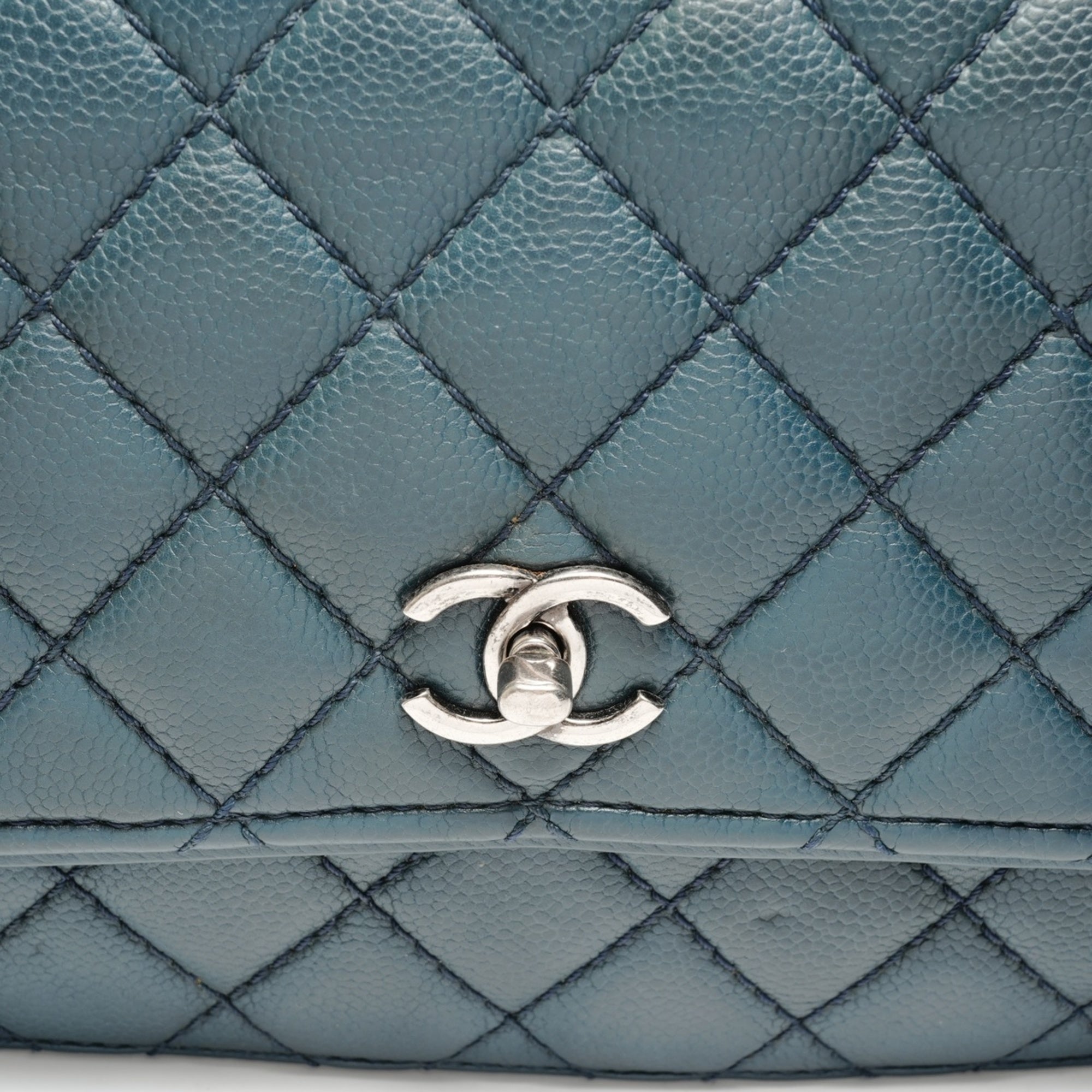 Chanel Blue Shoulder Bag (Pre-Owned)