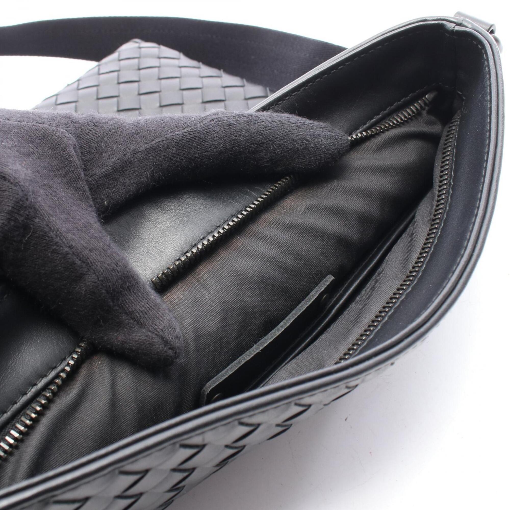 Bottega Veneta Black Leather Handbag Shoulder Bag (Pre-Owned)
