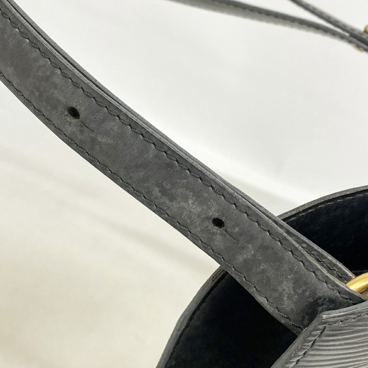 Louis Vuitton Noir Shoulder Bag (Pre-Owned)