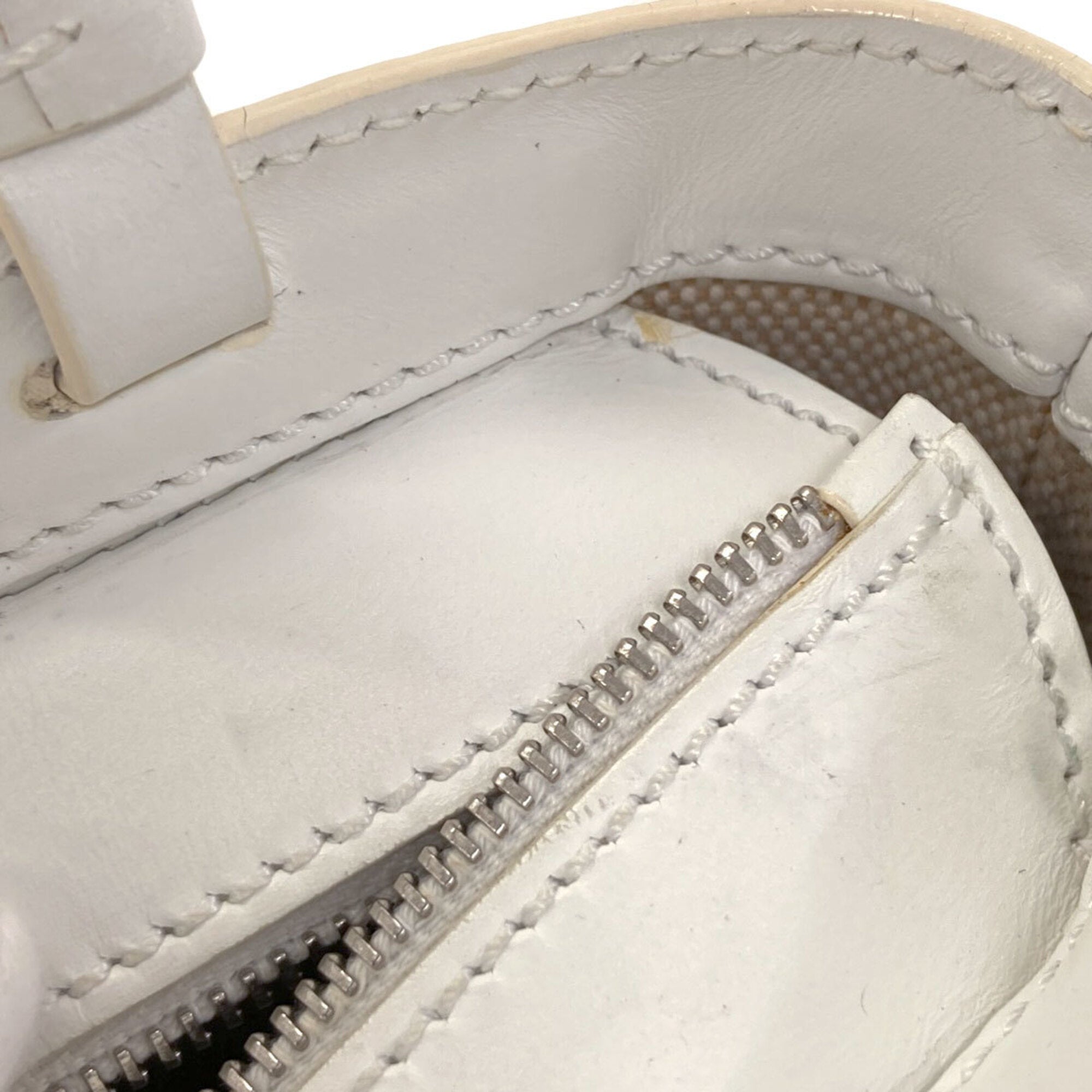 Tod's White Leather Handbag (Pre-Owned)