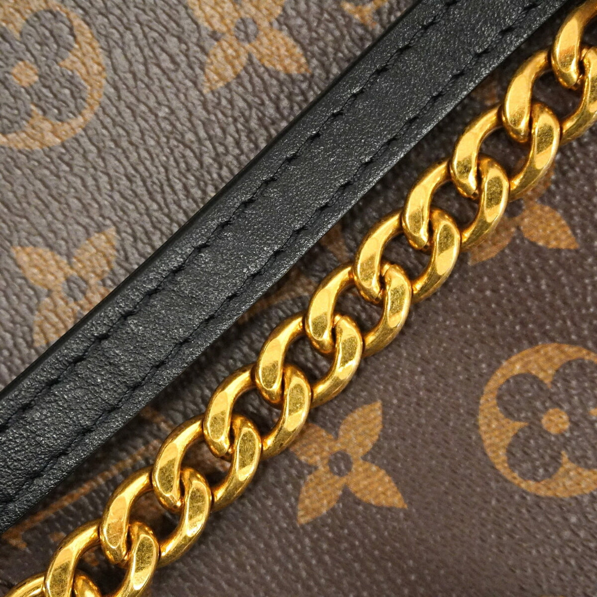 Louis Vuitton Brown Shoulder Bag (Pre-Owned)