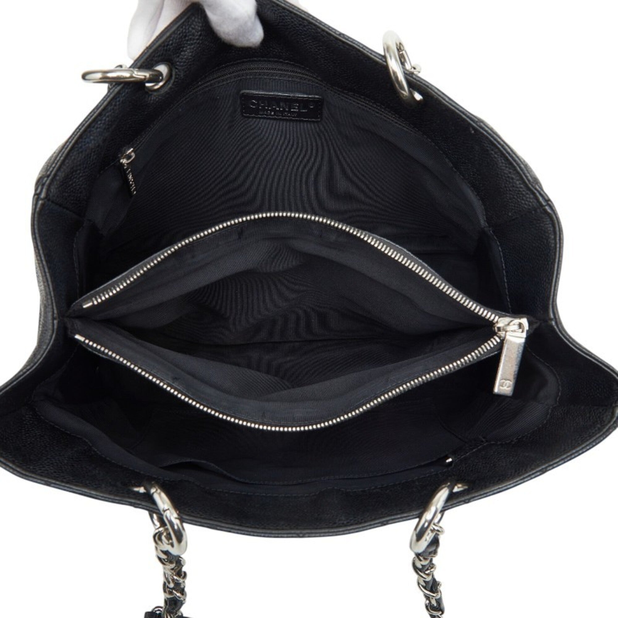 Chanel Black Grained Calfskin Shoulder Bag (Pre-Owned)