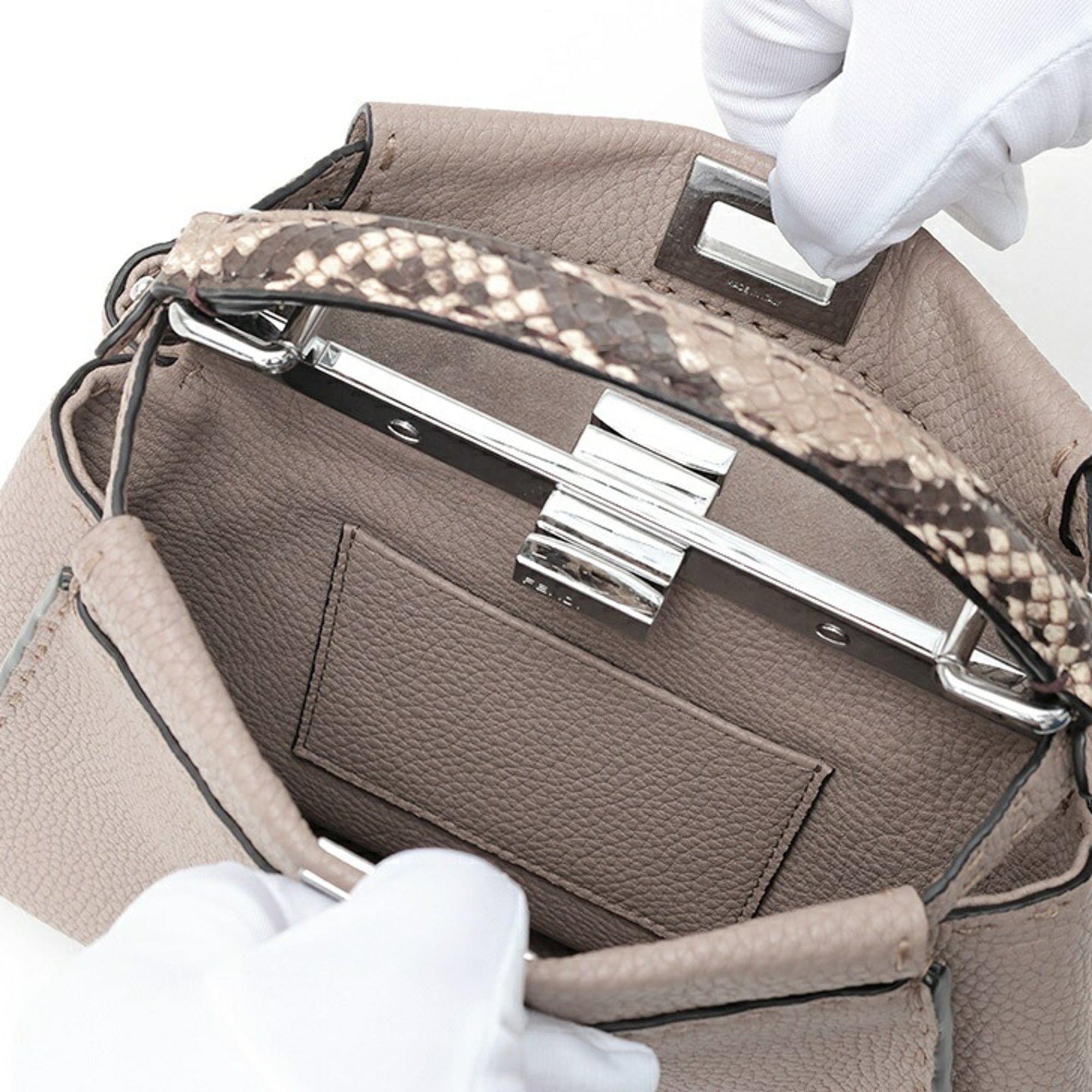 Fendi Grayish Leather Handbag (Pre-Owned)