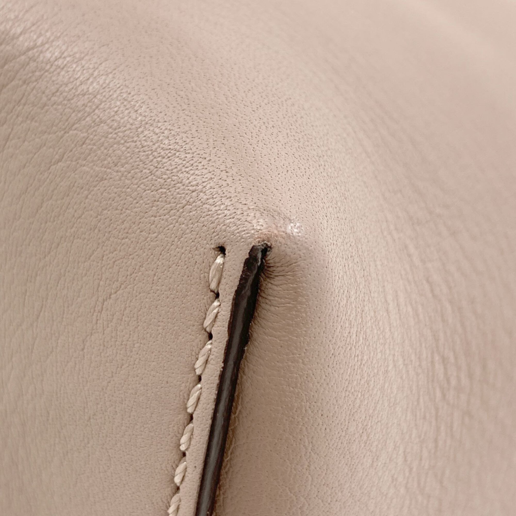 Fendi Grayish Leather Handbag (Pre-Owned)
