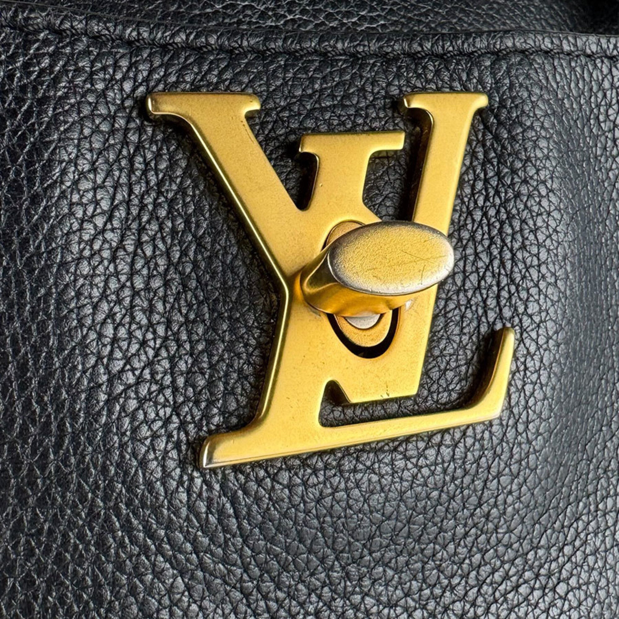 Louis Vuitton Black Leather Handbag Shoulder Bag (Pre-Owned)