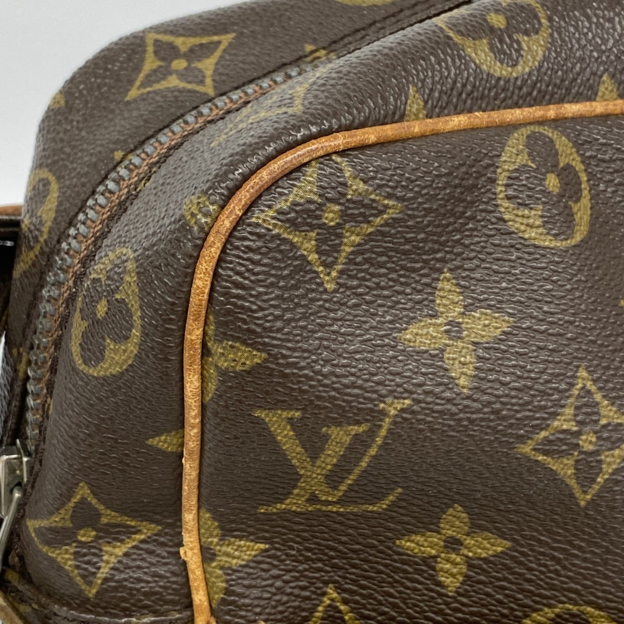 Louis Vuitton Brown Shoulder Bag (Pre-Owned)