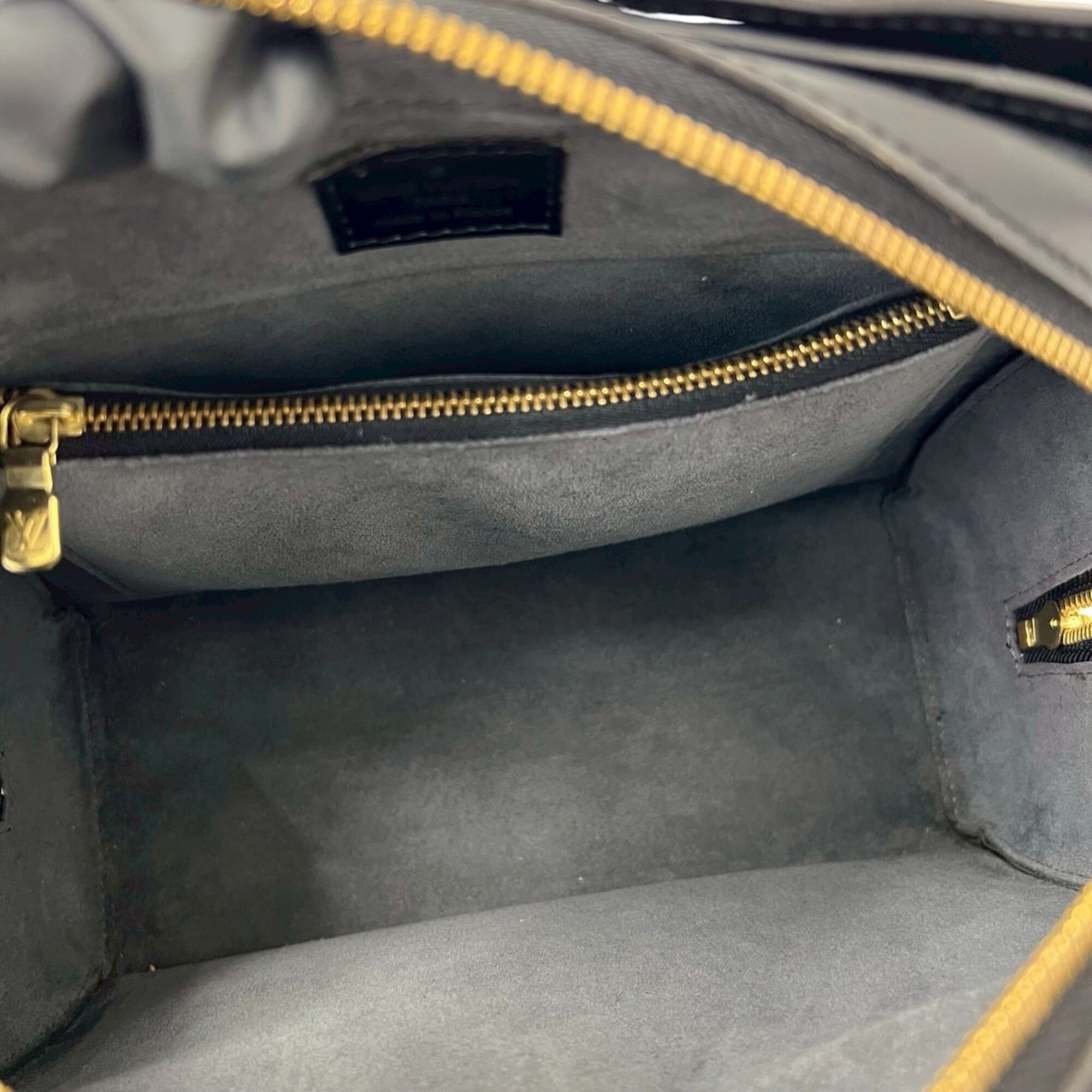 Louis Vuitton Black Leather Boston Bag Handbag (Pre-Owned)