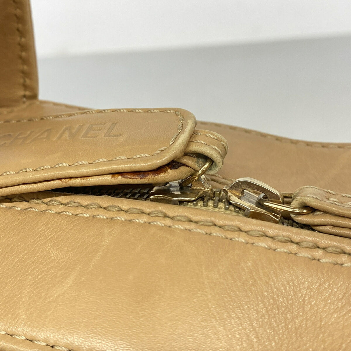 Chanel Beige Leather Handbag (Pre-Owned)