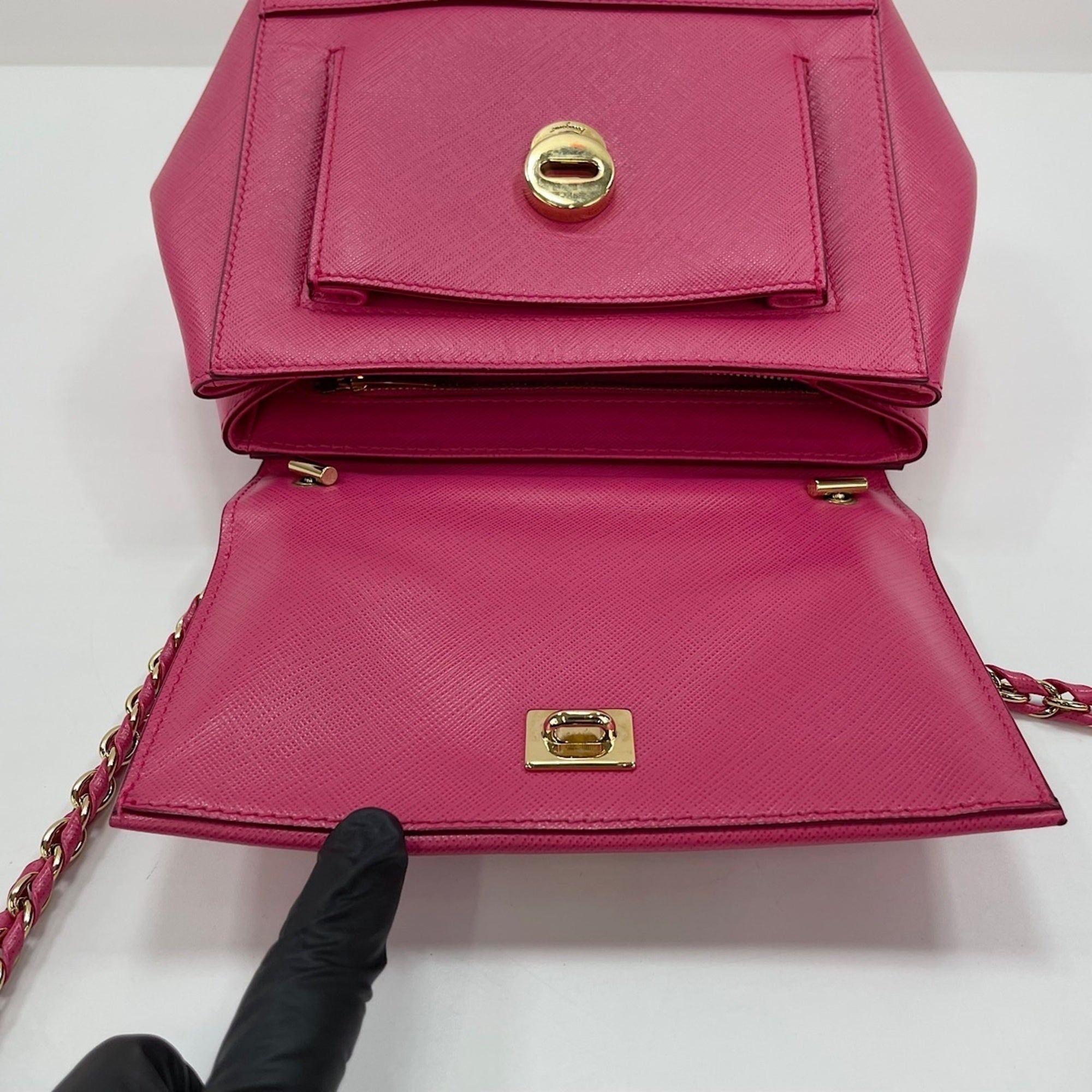 Salvatore Ferragamo Pink Shoulder Bag (Pre-Owned)