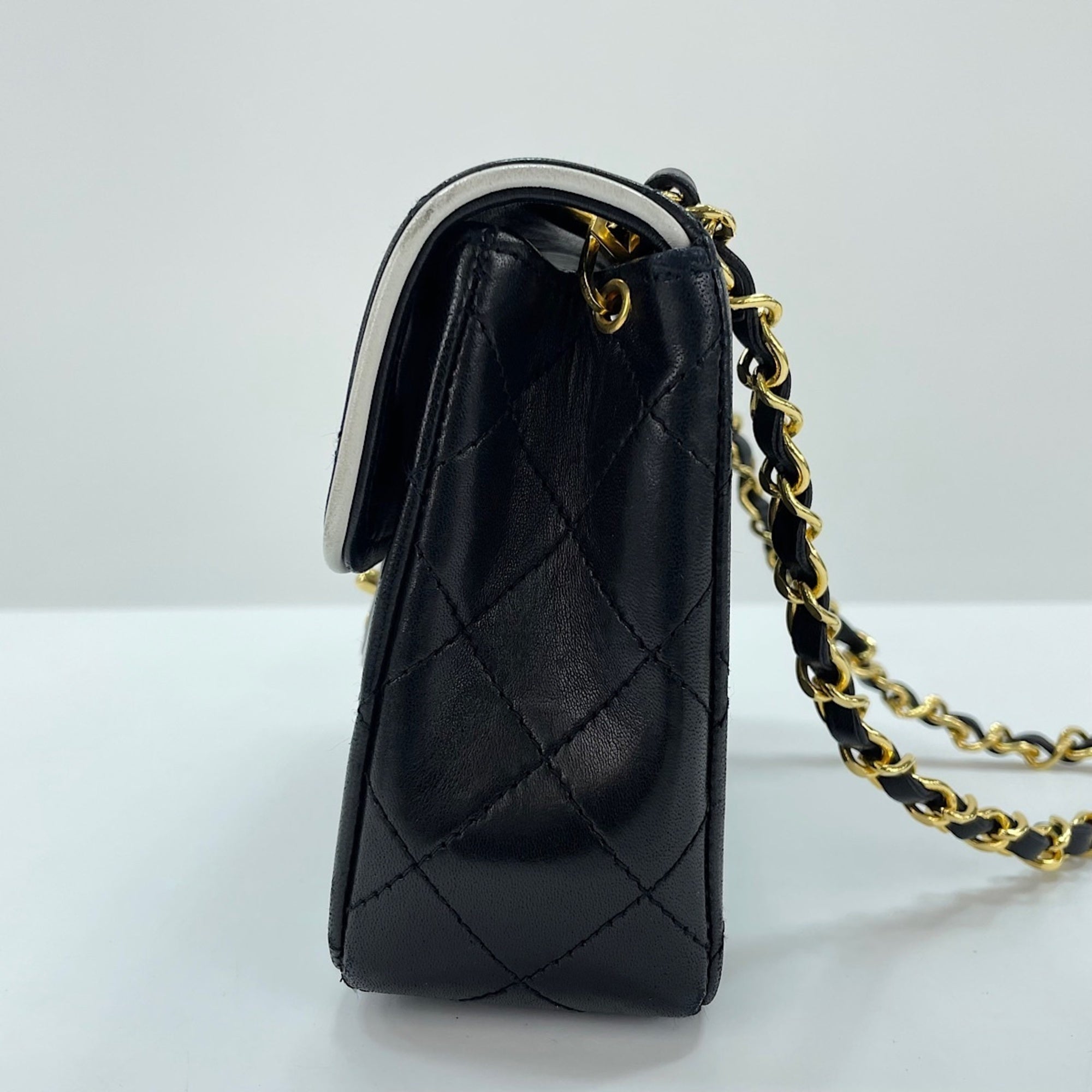 Chanel Matelasse Black Shoulder Bag (Pre-Owned)