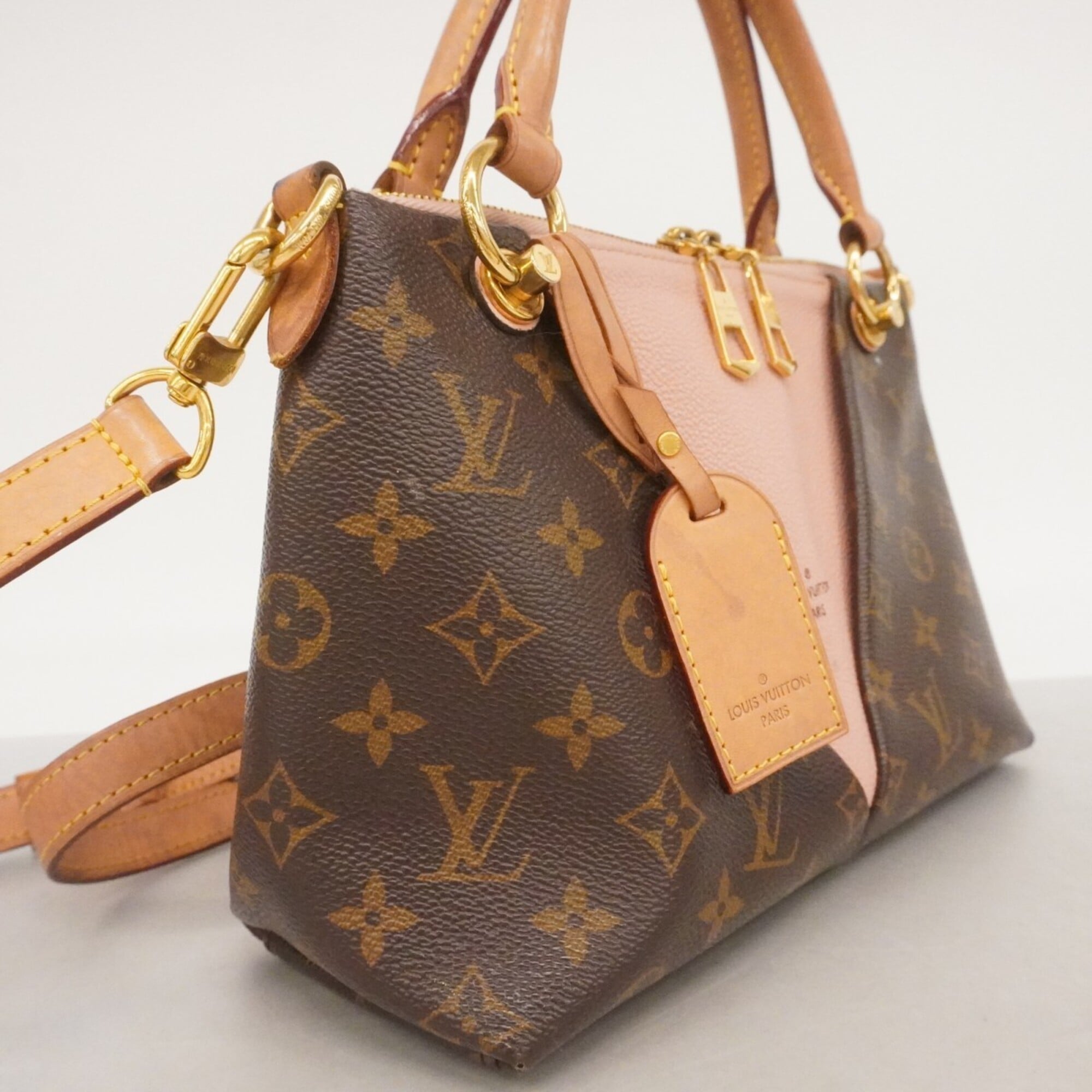 Louis Vuitton Rose Ballerine Handbag (Pre-Owned)