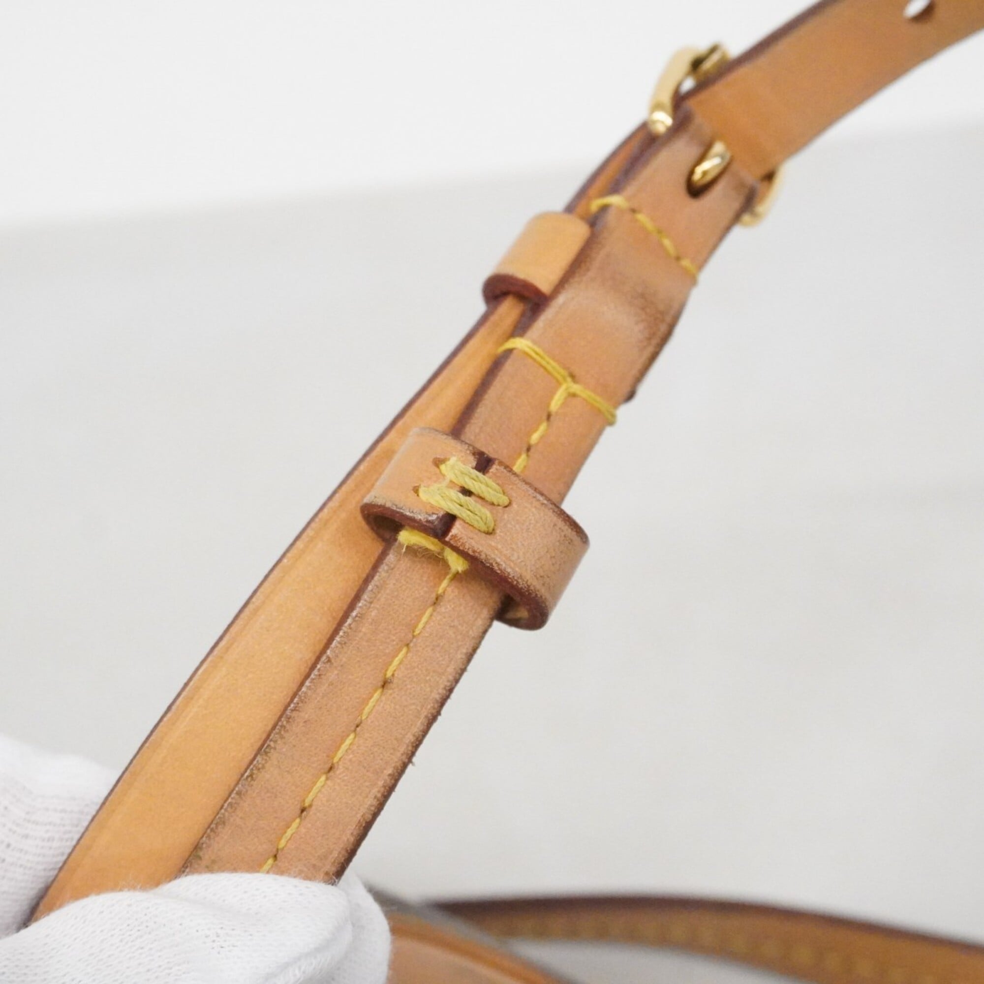 Louis Vuitton Brown Shoulder Bag (Pre-Owned)