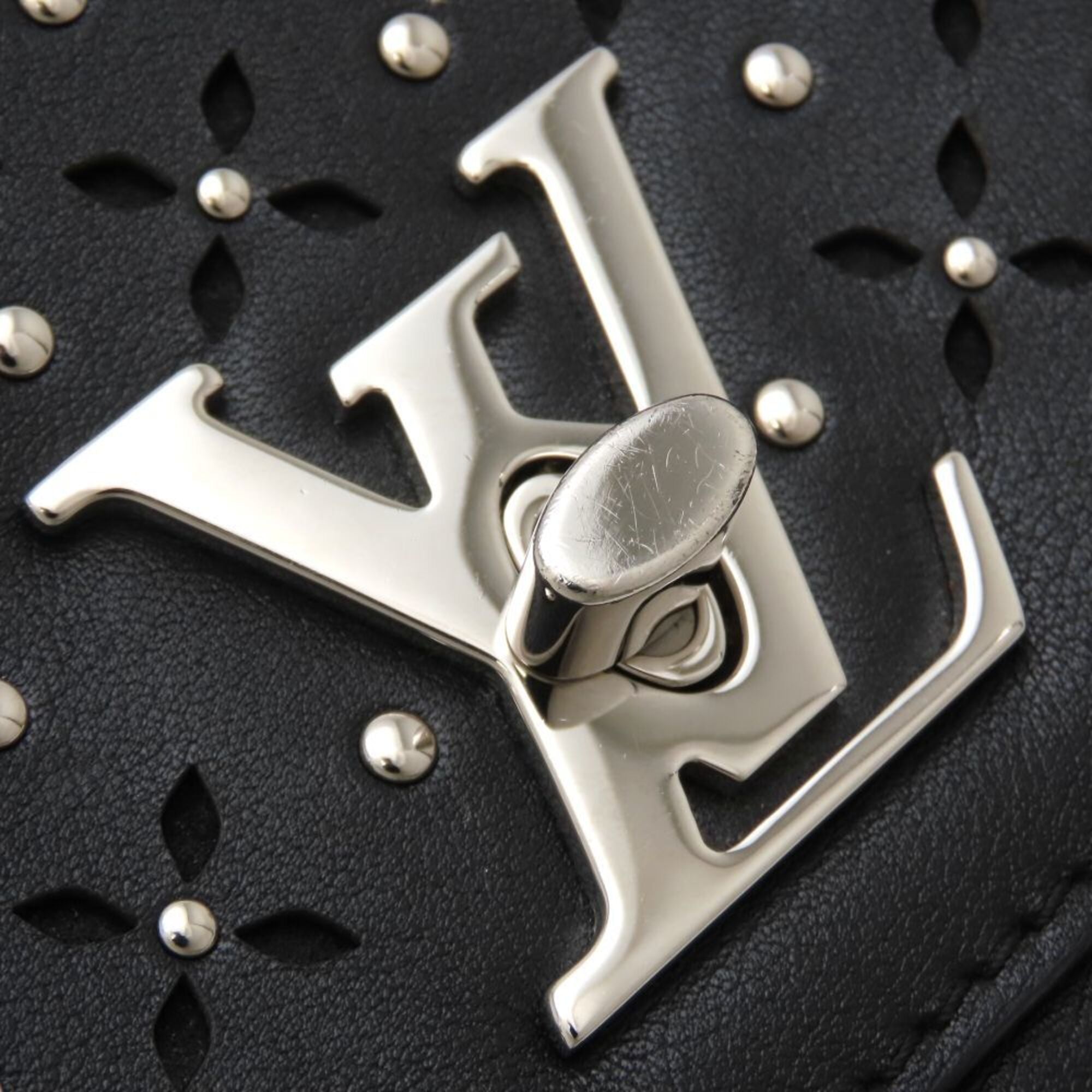 Louis Vuitton Black Leather Shoulder Bag (Pre-Owned)