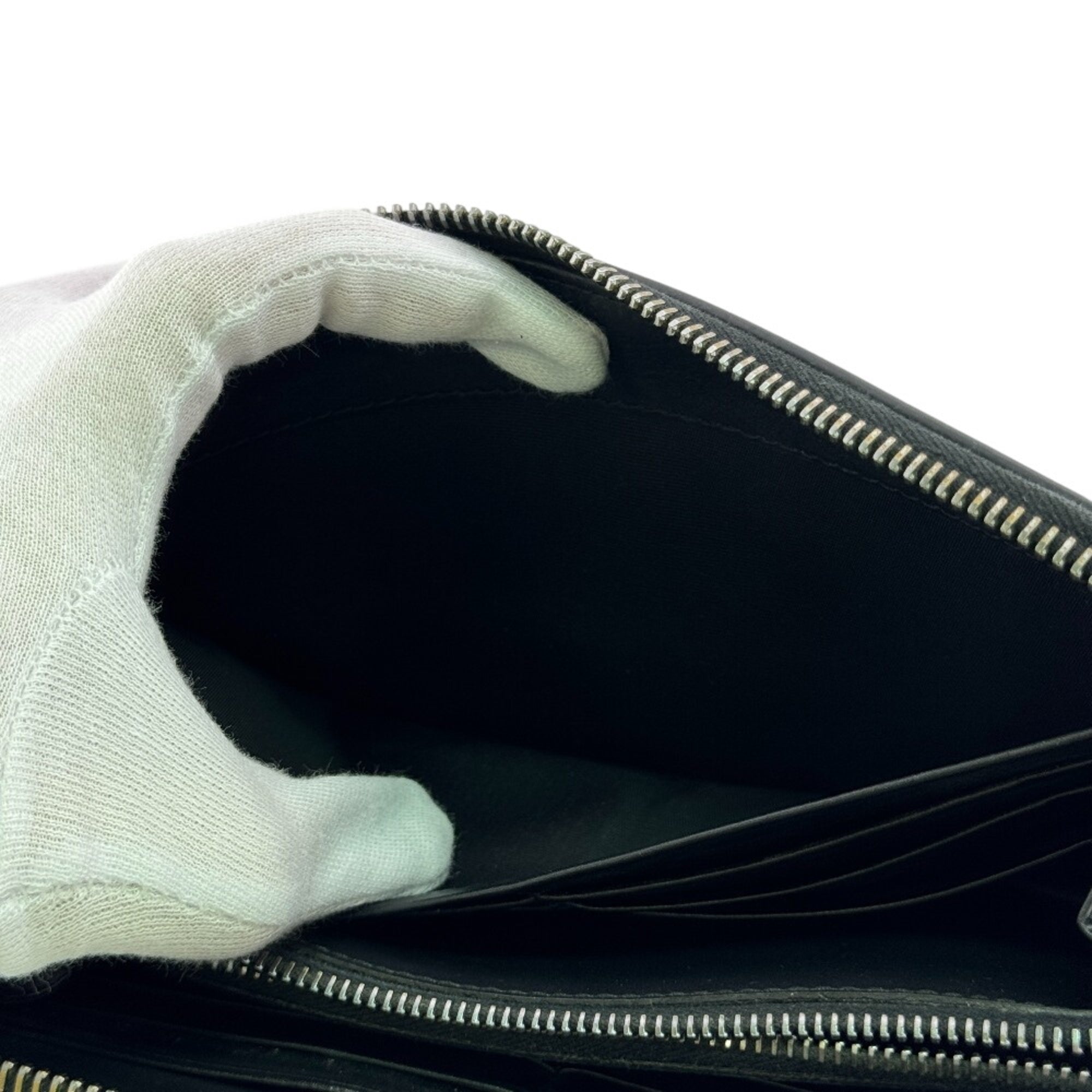 Valentino Garavani Black Leather Long Wallet (Bi-Fold) (Pre-Owned)