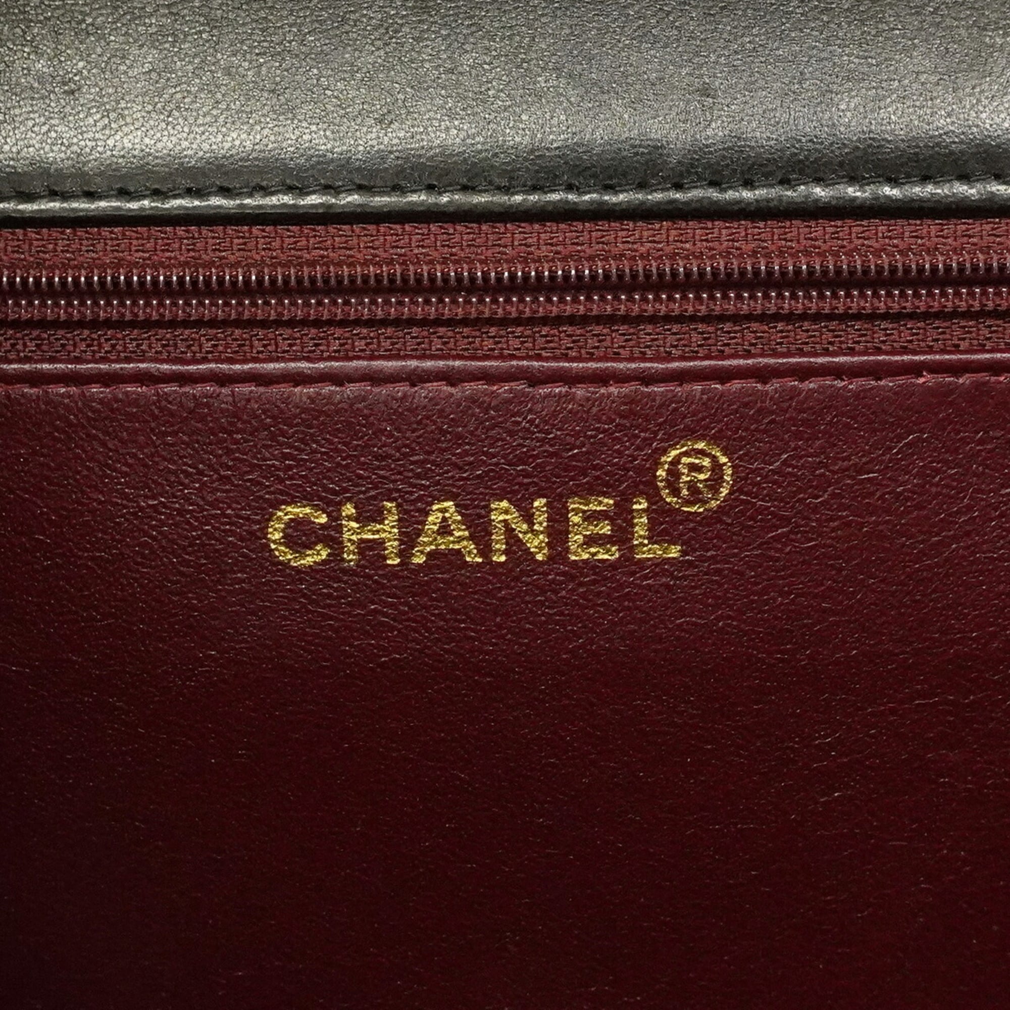 Chanel Black Leather Shoulder Bag (Pre-Owned)