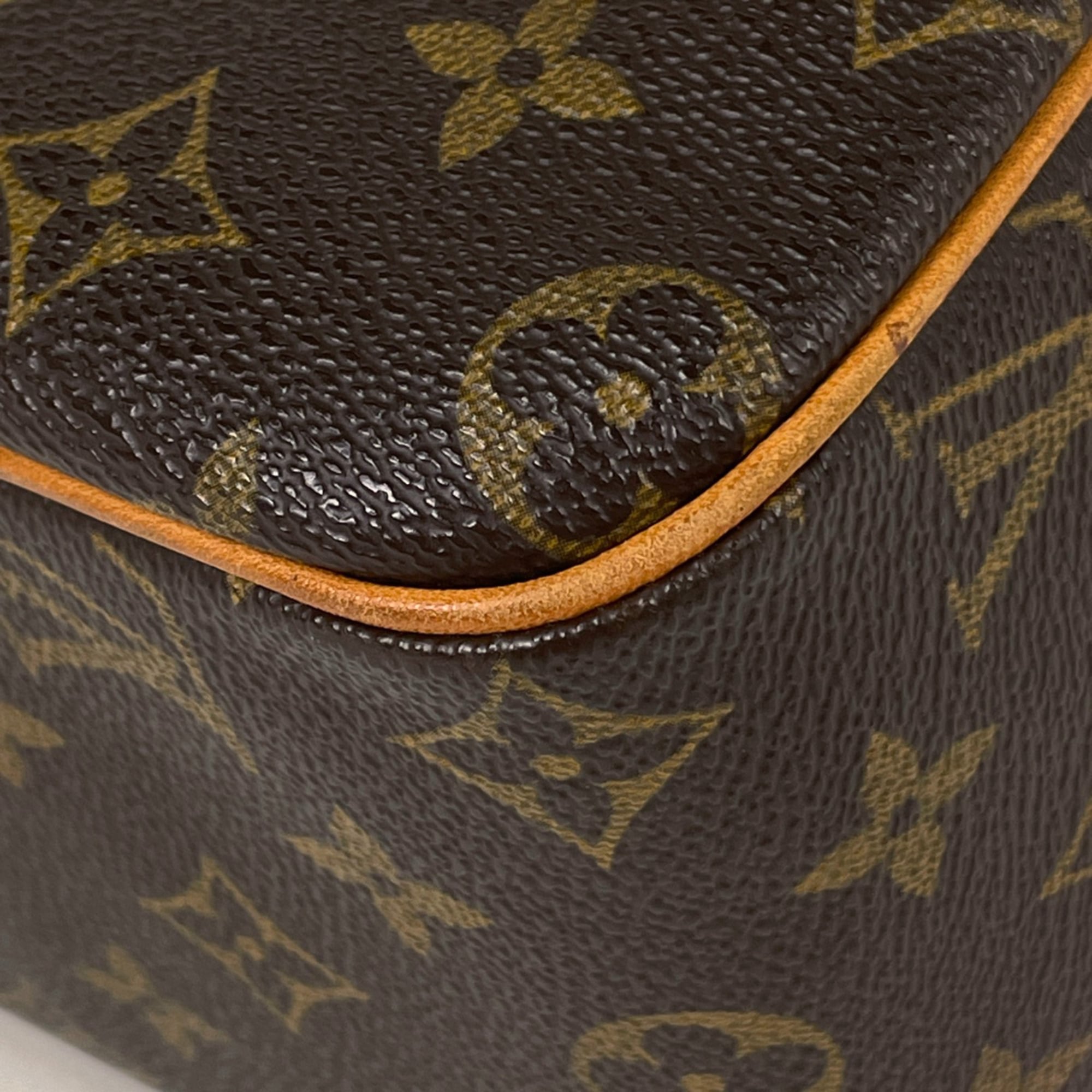 Louis Vuitton Brown Monogram Monogram Shoulder Bag (Pre-Owned)