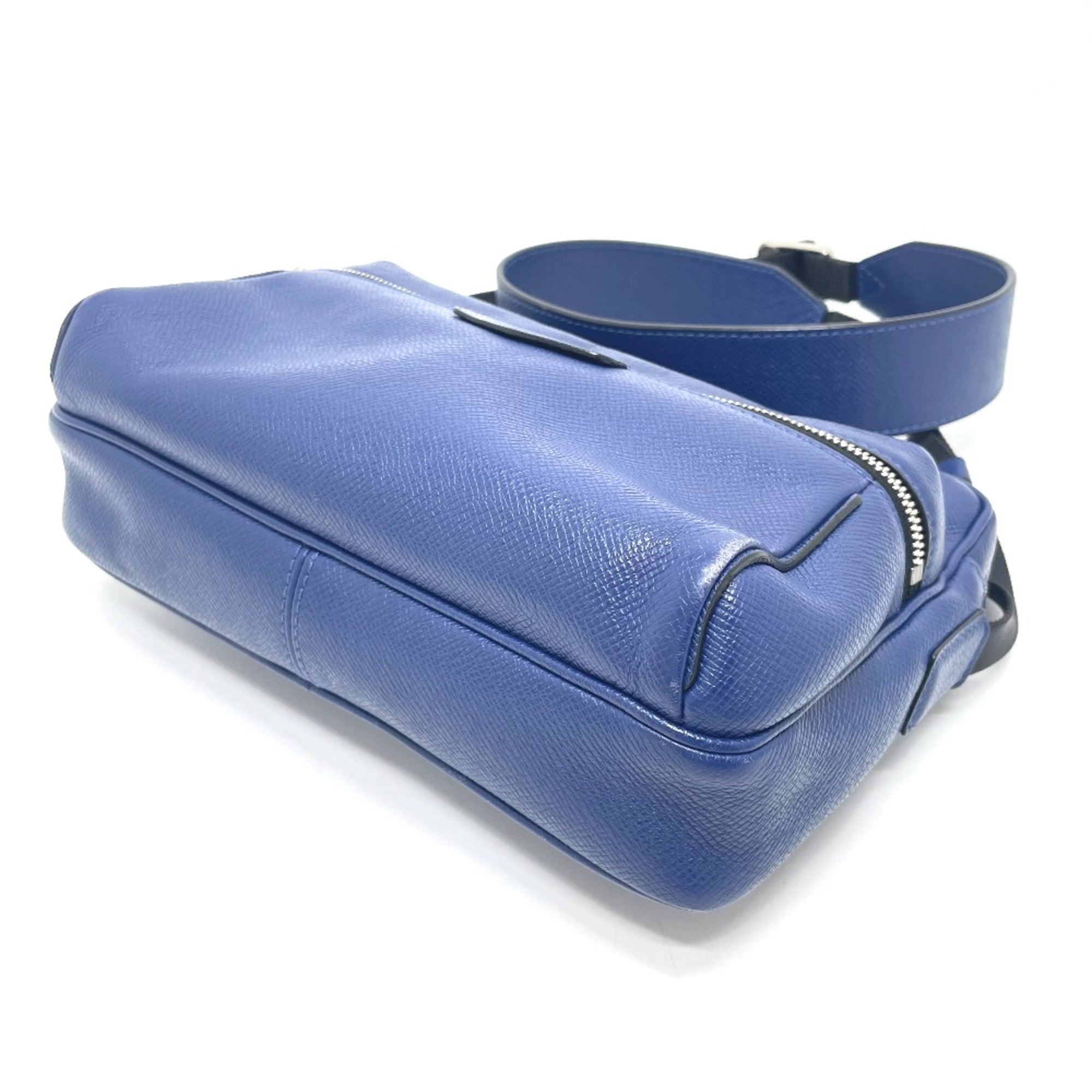 Louis Vuitton Blue Leather Shoulder Bag (Pre-Owned)