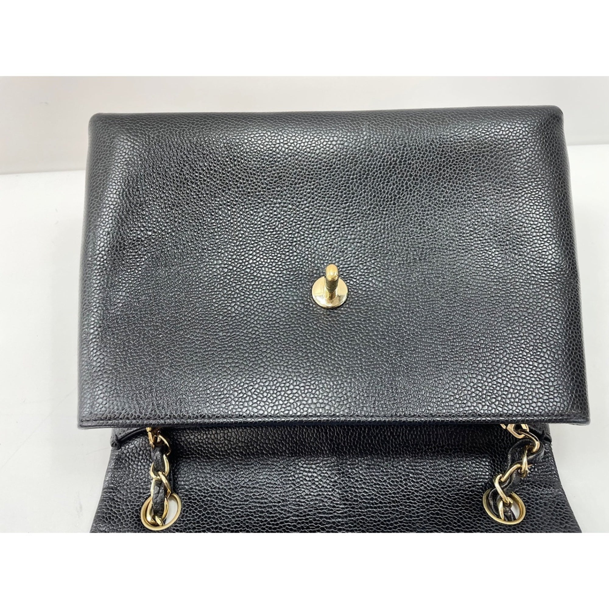 Chanel Black Shoulder Bag (Pre-Owned)