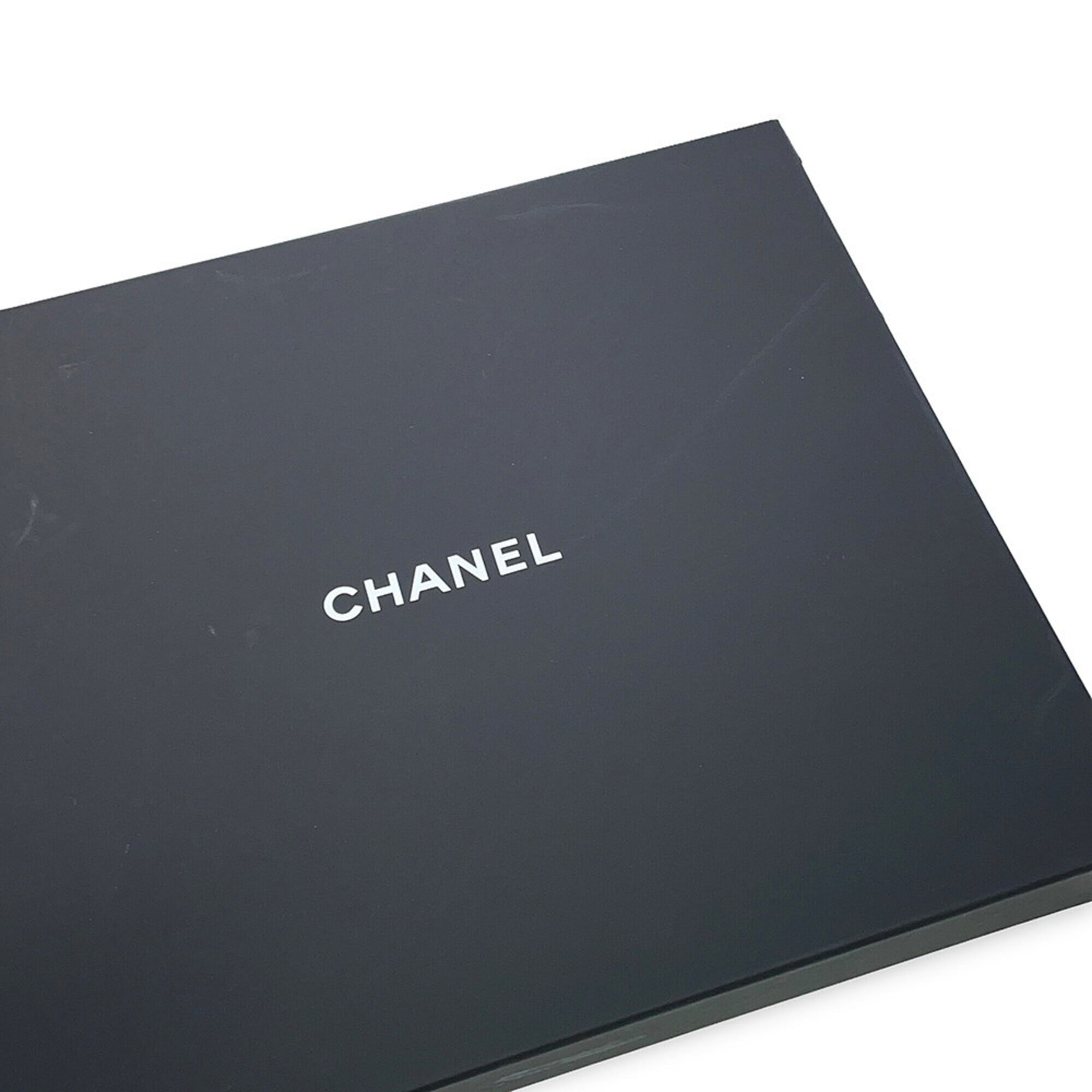 Chanel Matelasse Black Grained Calfskin Handbag (Pre-Owned)