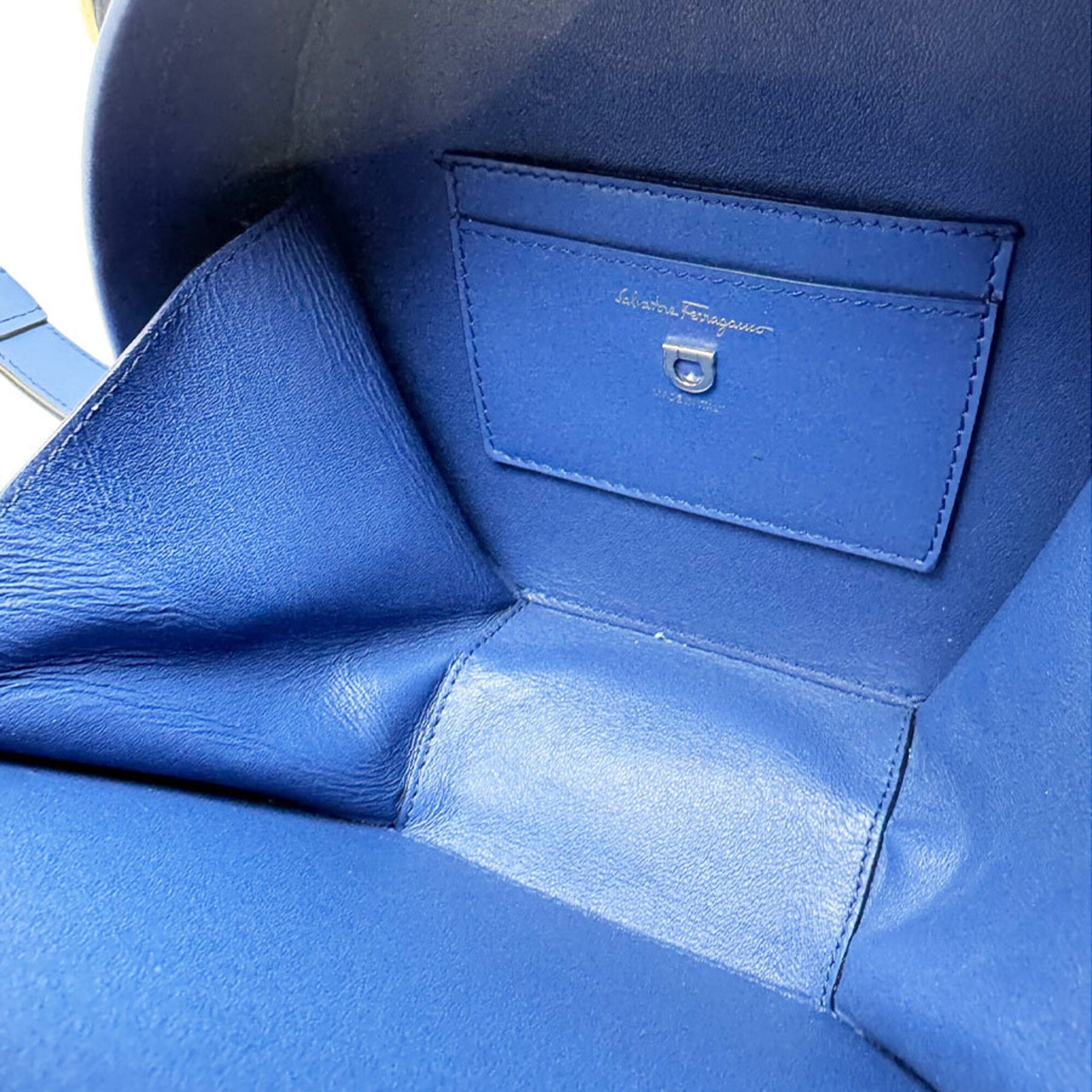 Salvatore Ferragamo Blue Leather Shoulder Bag (Pre-Owned)
