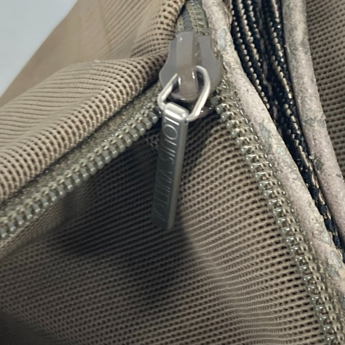 Louis Vuitton Beige Damier Geant Sling Bag (Pre-Owned)
