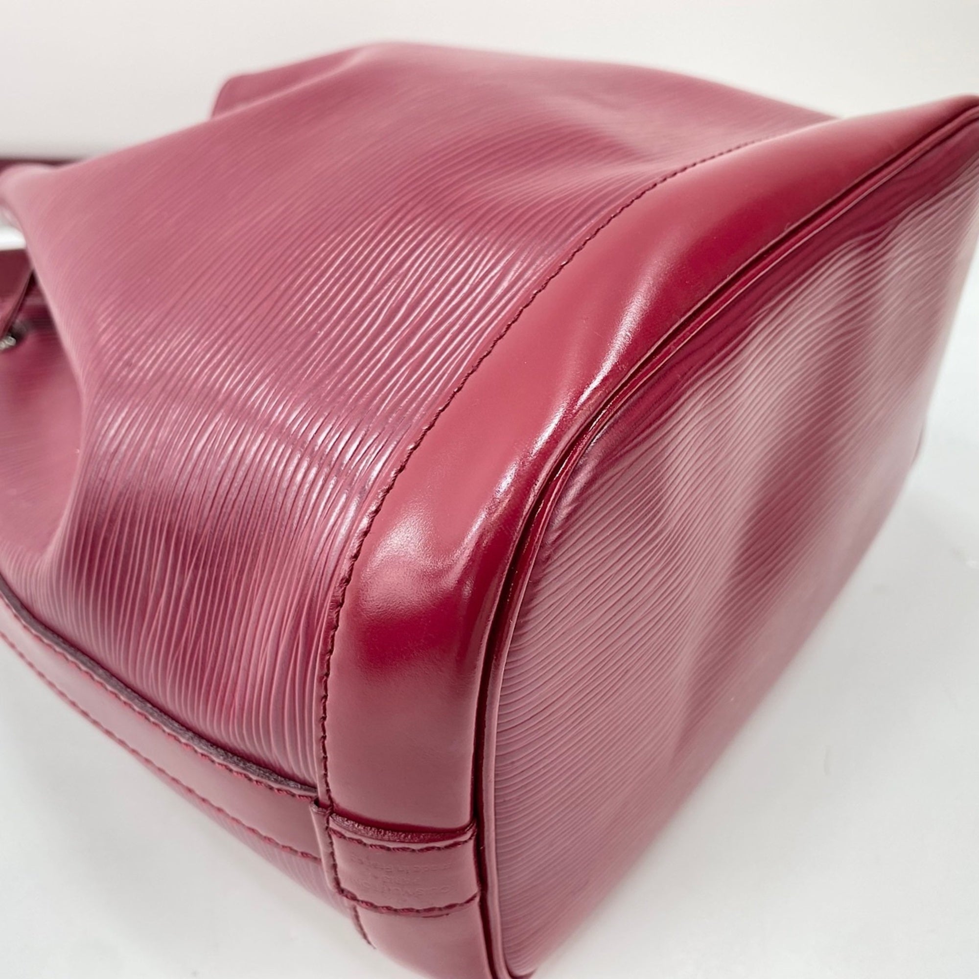 Louis Vuitton Red Color Shoulder Bag (Pre-Owned)