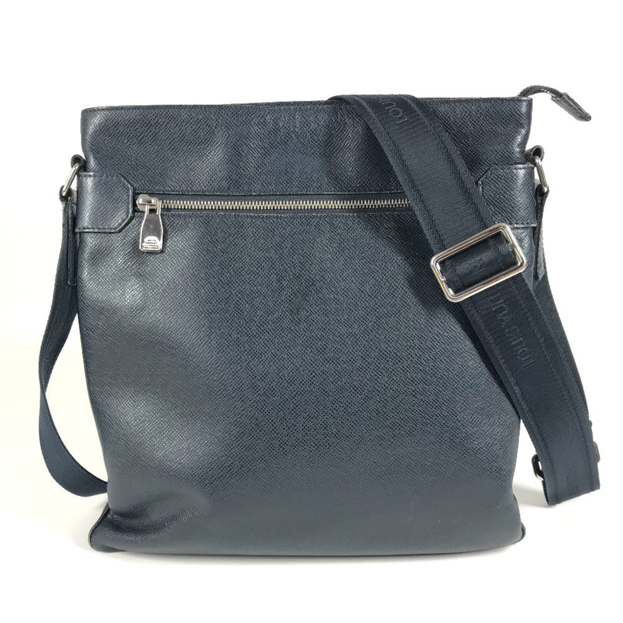 Louis Vuitton Boreal Navy Taiga Leather Leather Pochette Shoulder Bag (Pre-Owned)