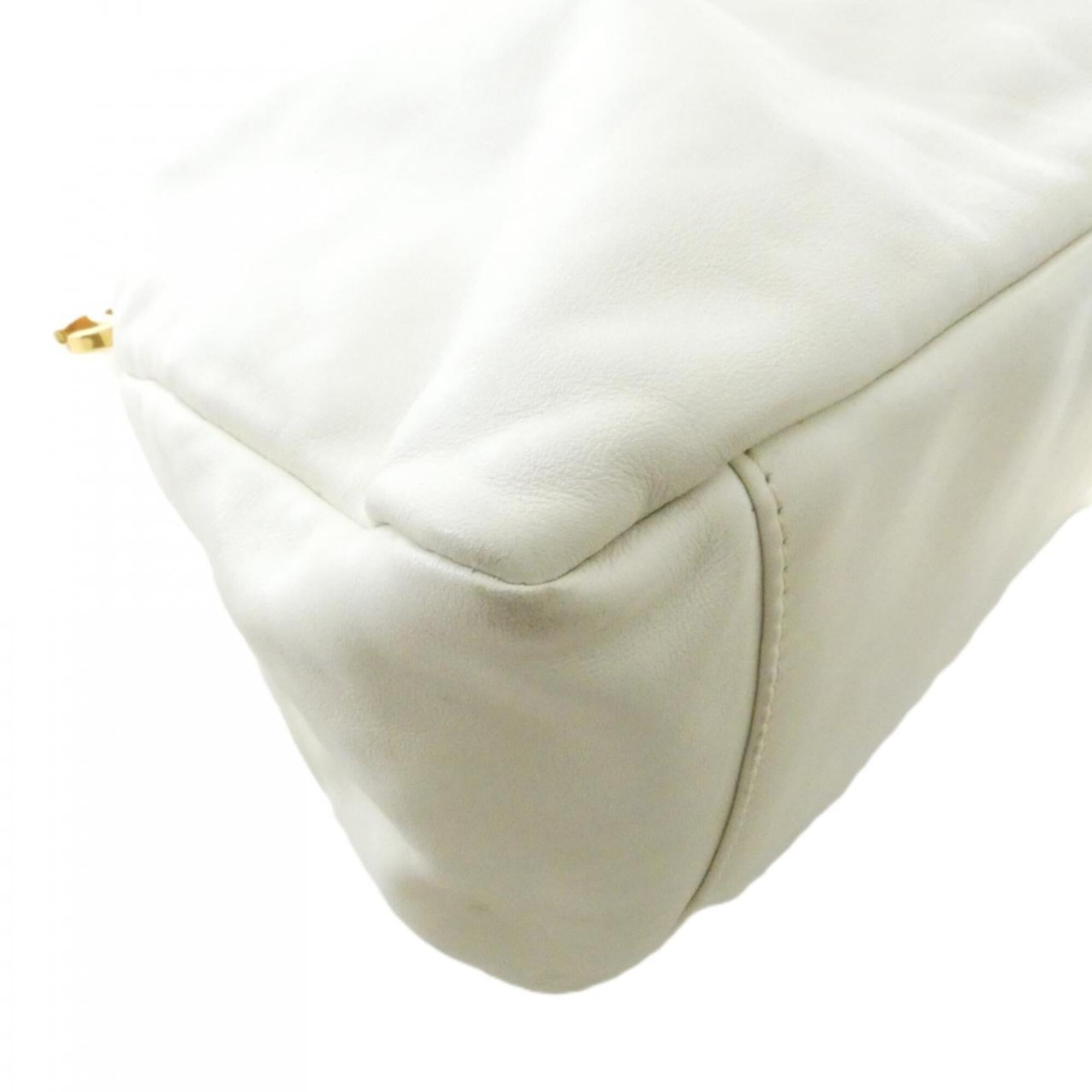 Chanel Ivory White Leather Shoulder Bag (Pre-Owned)