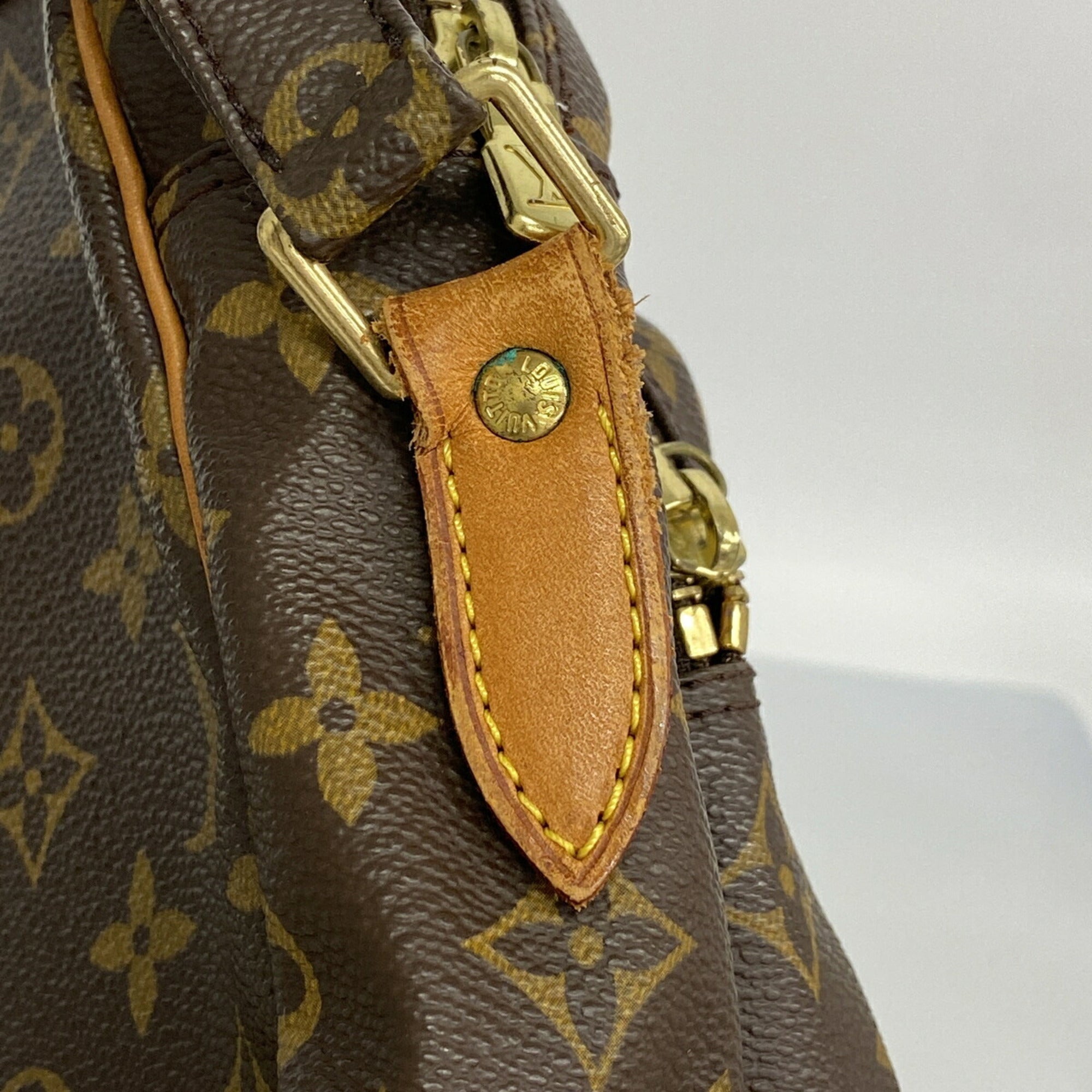 Louis Vuitton Brown Shoulder Bag (Pre-Owned)