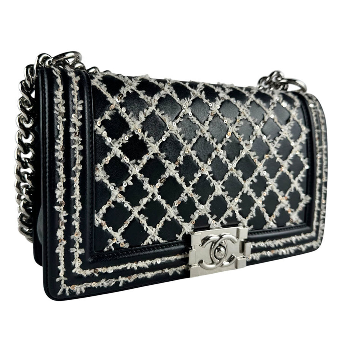 Chanel Black White Leather Shoulder Bag (Pre-Owned)