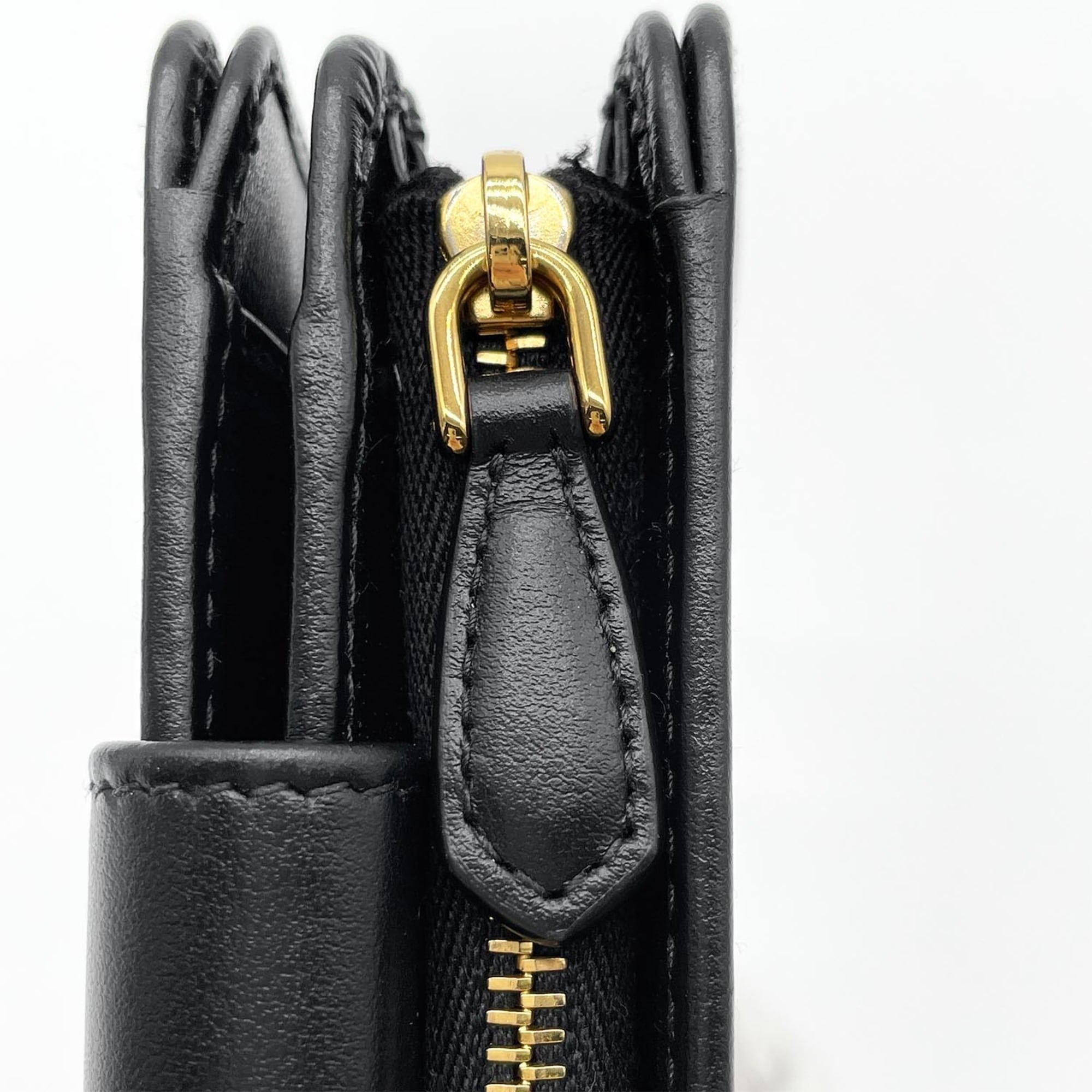 Prada Black Leather Wallet (Bi-Fold) (Pre-Owned)