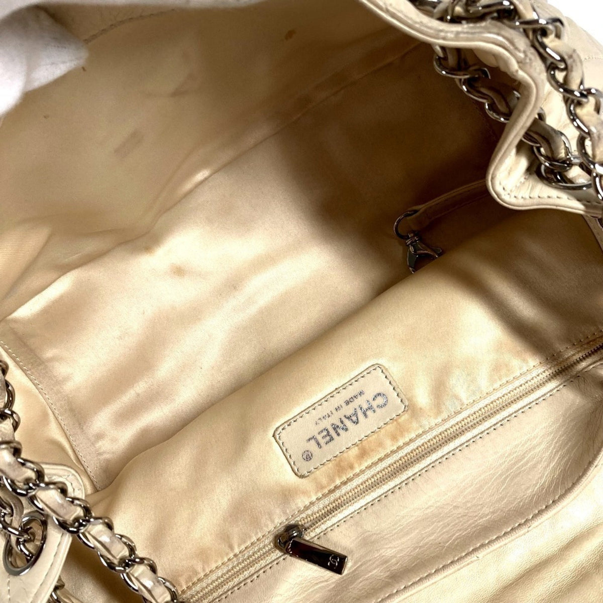 Chanel Beige Black Leather Shoulder Bag (Pre-Owned)