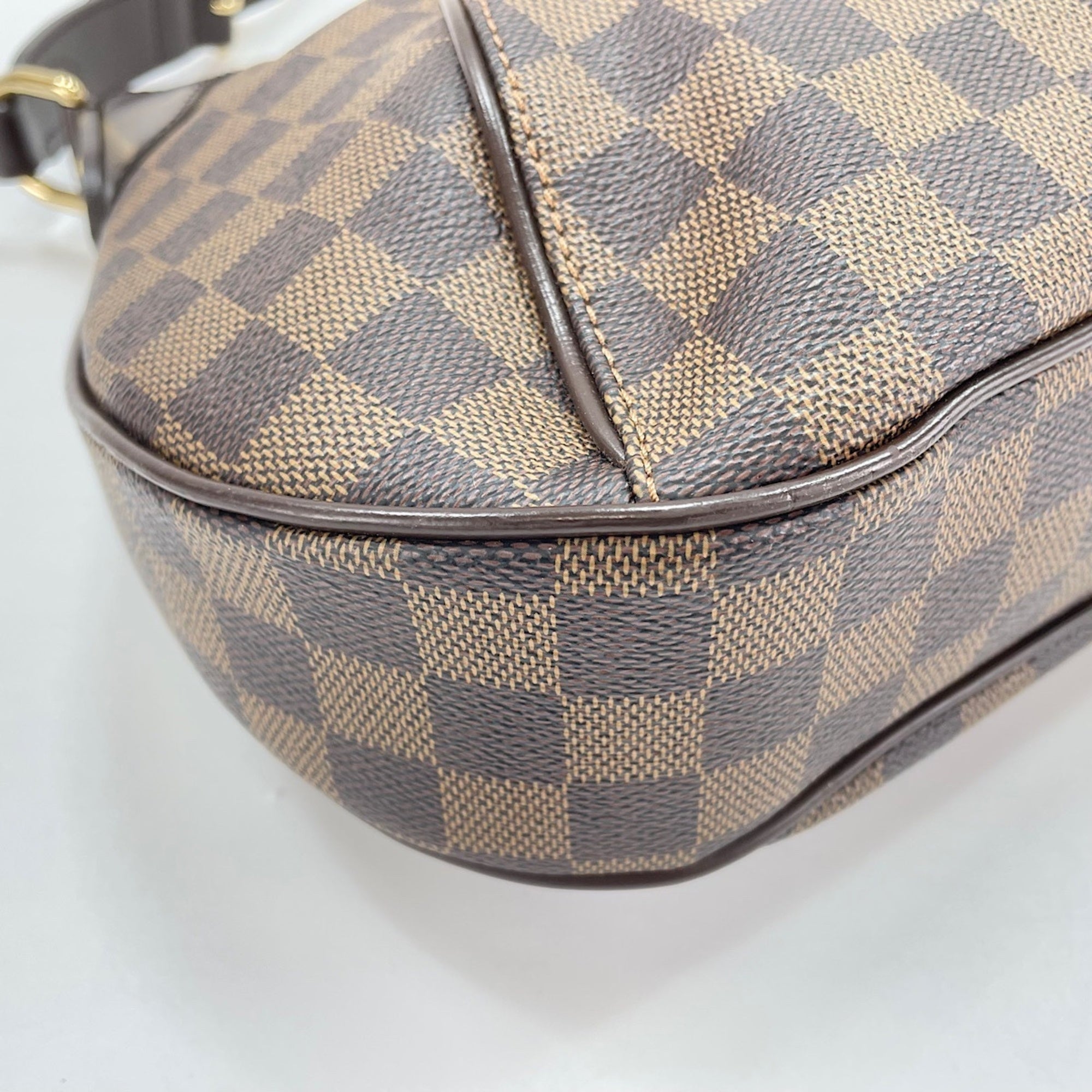 Louis Vuitton Brown Shoulder Bag (Pre-Owned)