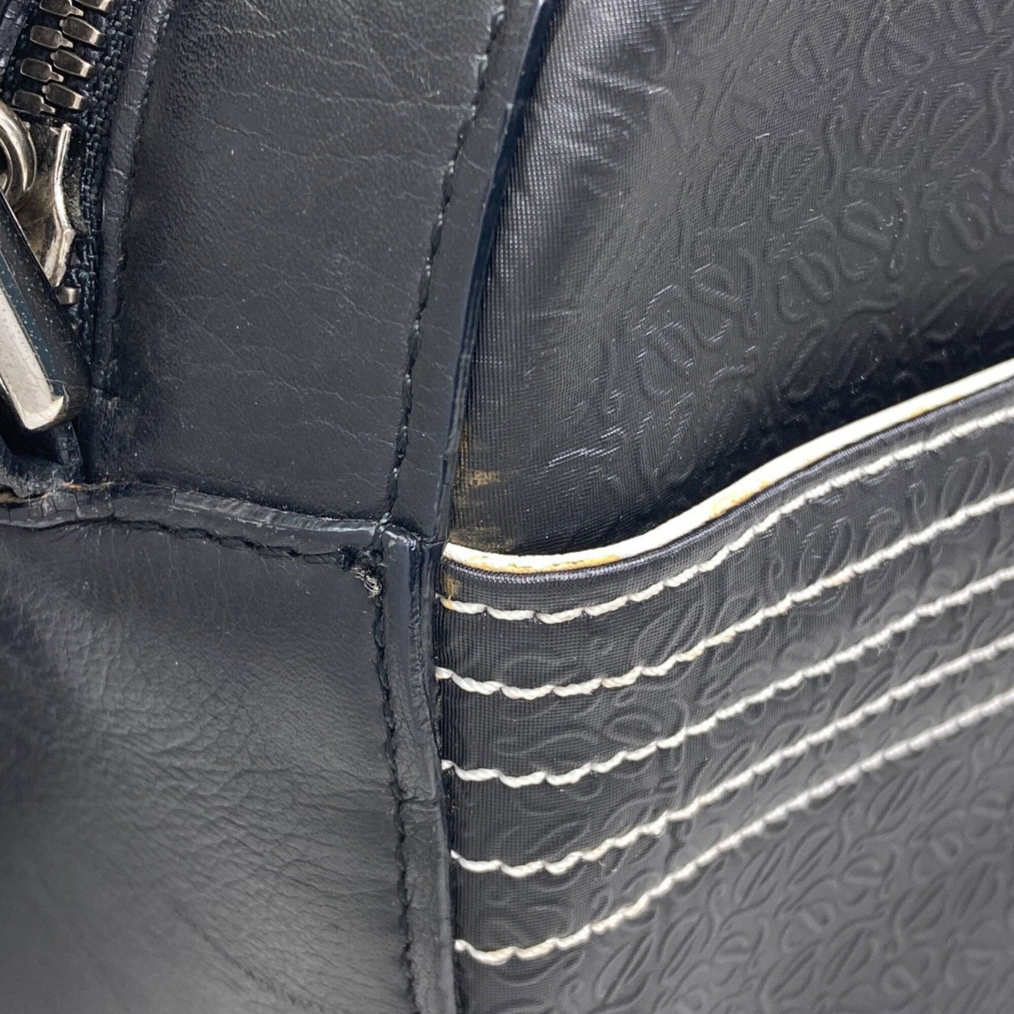 Loewe Black Leather Shoulder Bag (Pre-Owned)