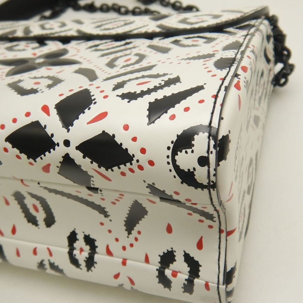 Louis Vuitton Black White Leather Shoulder Bag (Pre-Owned)