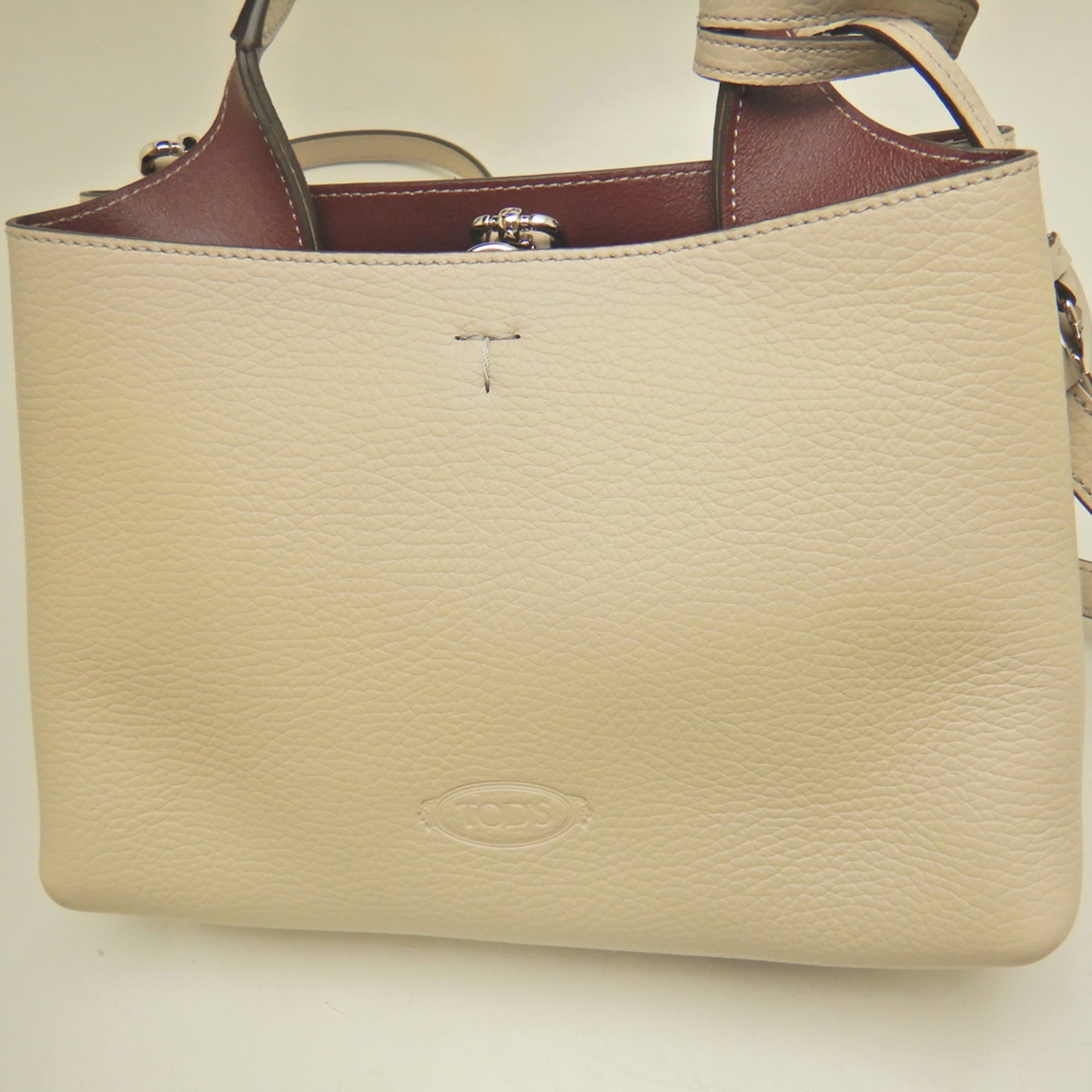 Tod's Brown Leather Handbag (Pre-Owned)