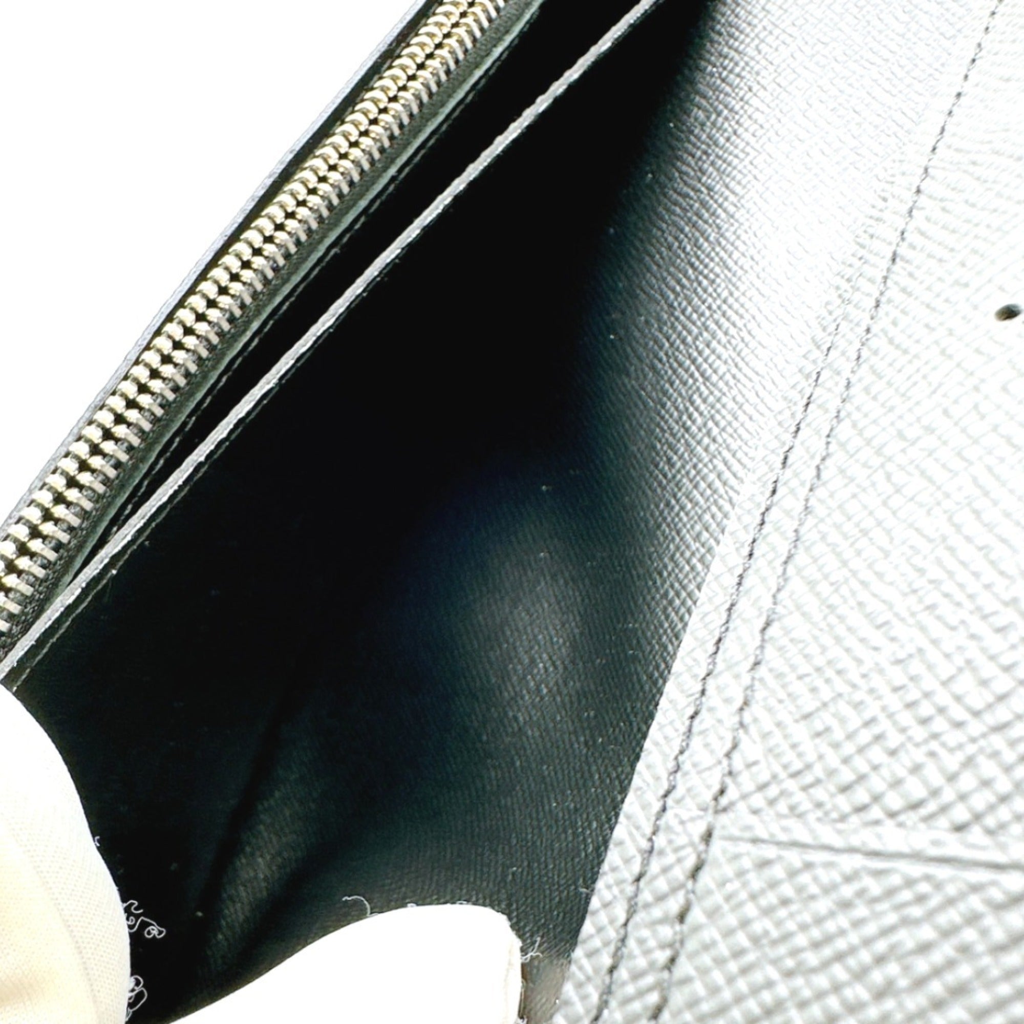 Louis Vuitton Black Noir Epi Leather Long Wallet (Bi-Fold) (Pre-Owned)