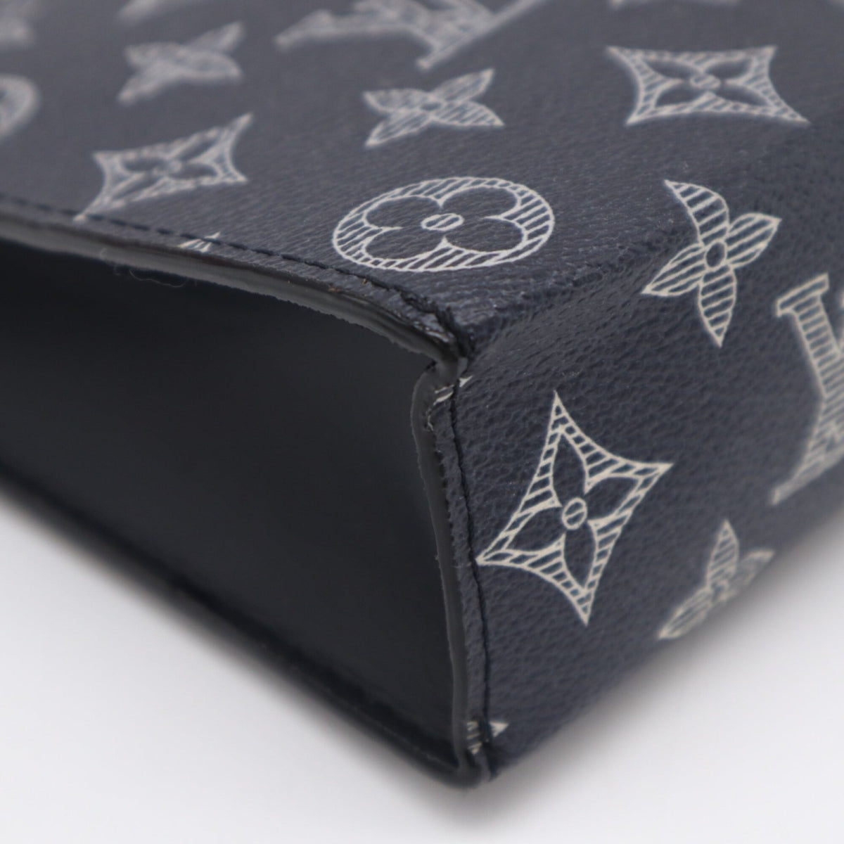 Louis Vuitton Black Navy White Leather Clutch Bag (Pre-Owned)