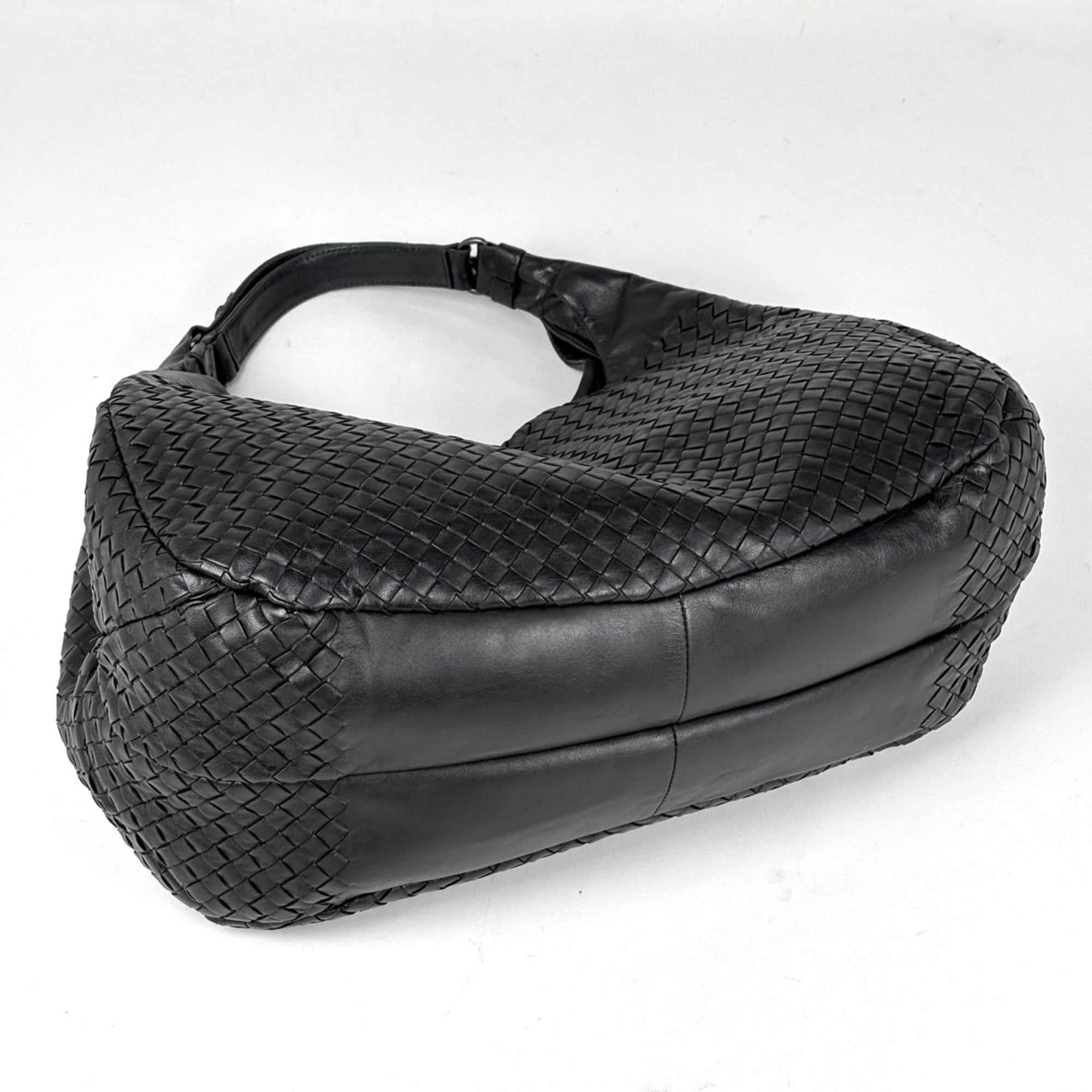 Bottega Veneta Intrecciato Black Leather Shoulder Bag (Pre-Owned)