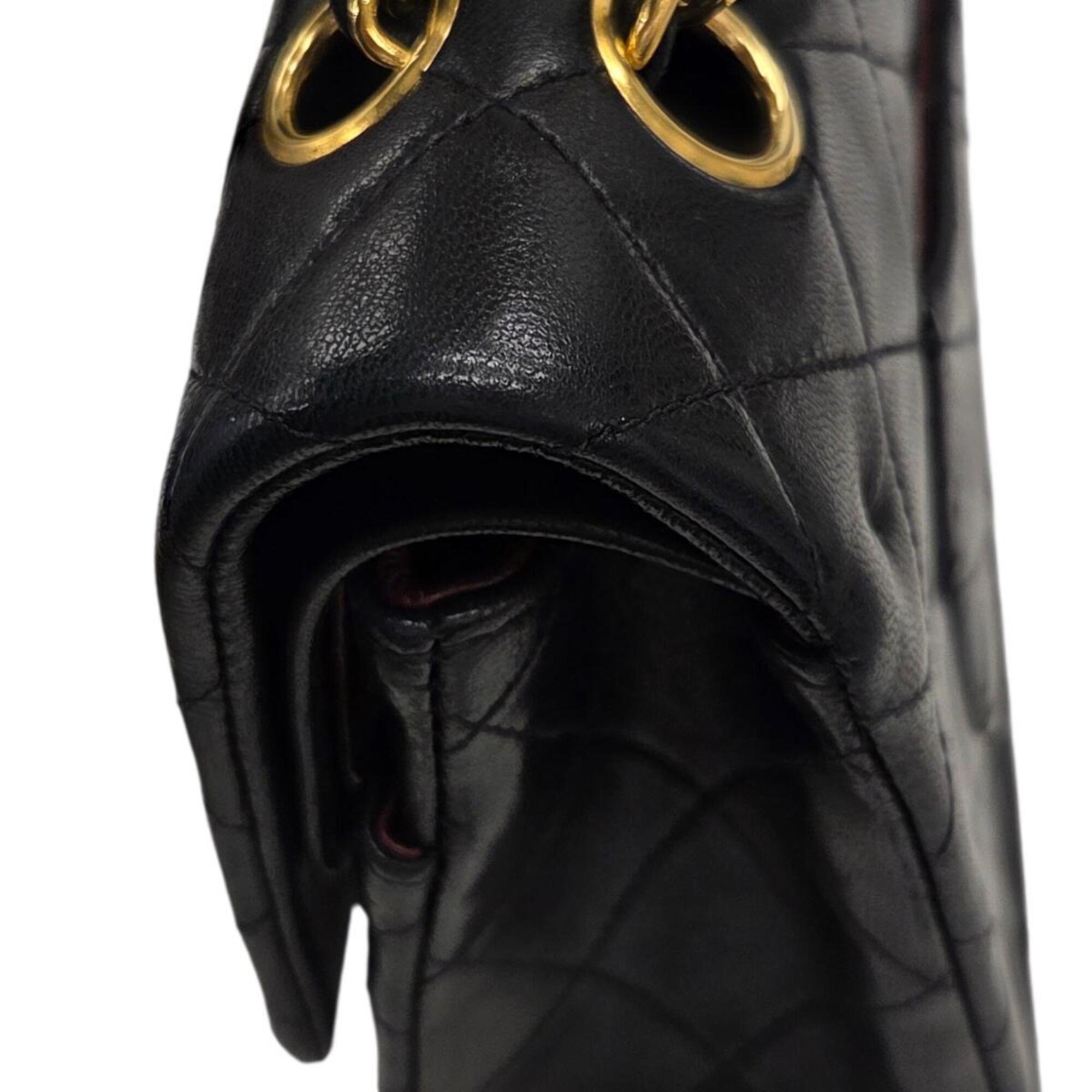 Chanel Matelasse Black Leather Shoulder Bag (Pre-Owned)