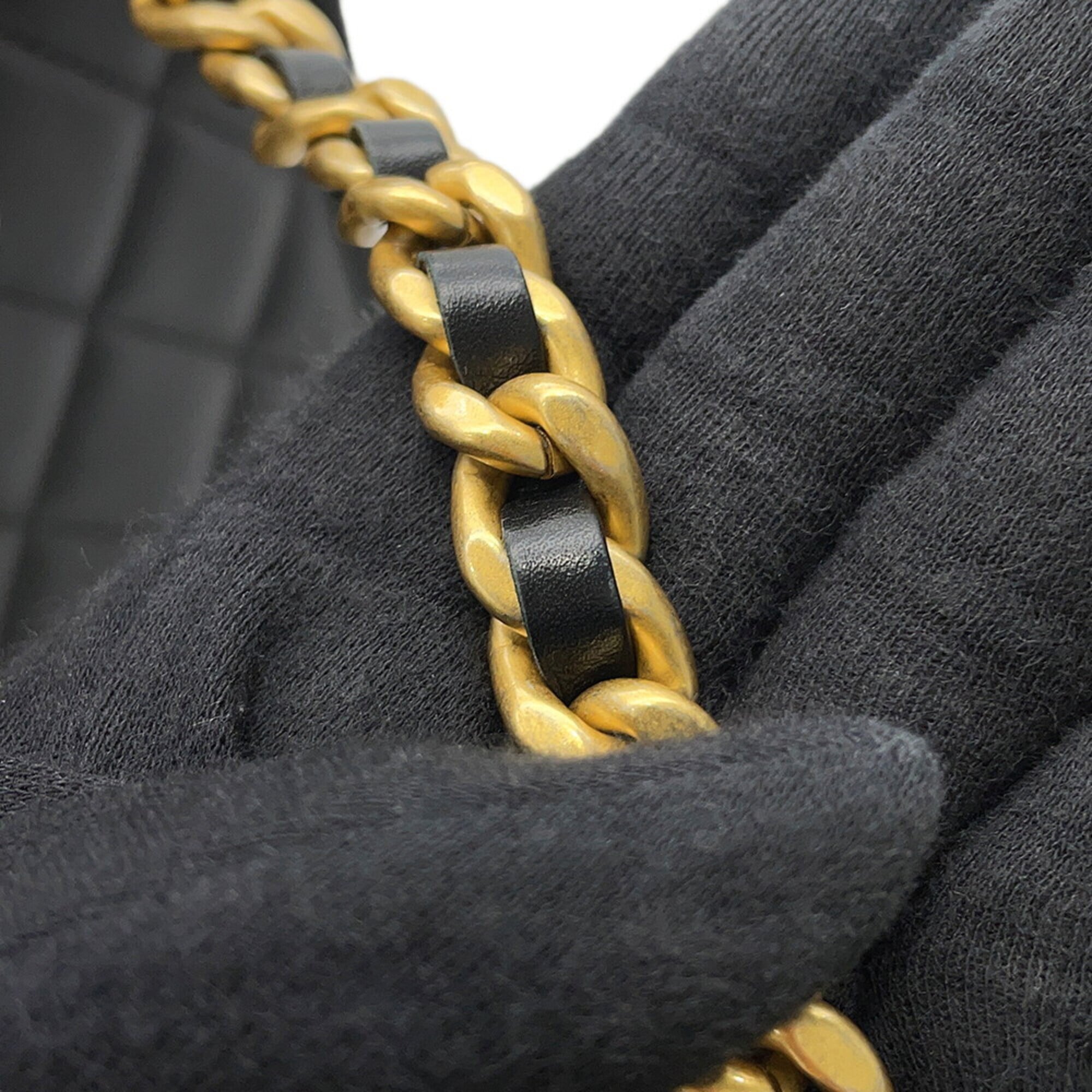 Chanel Matelasse Black Leather Handbag Shoulder Bag (Pre-Owned)