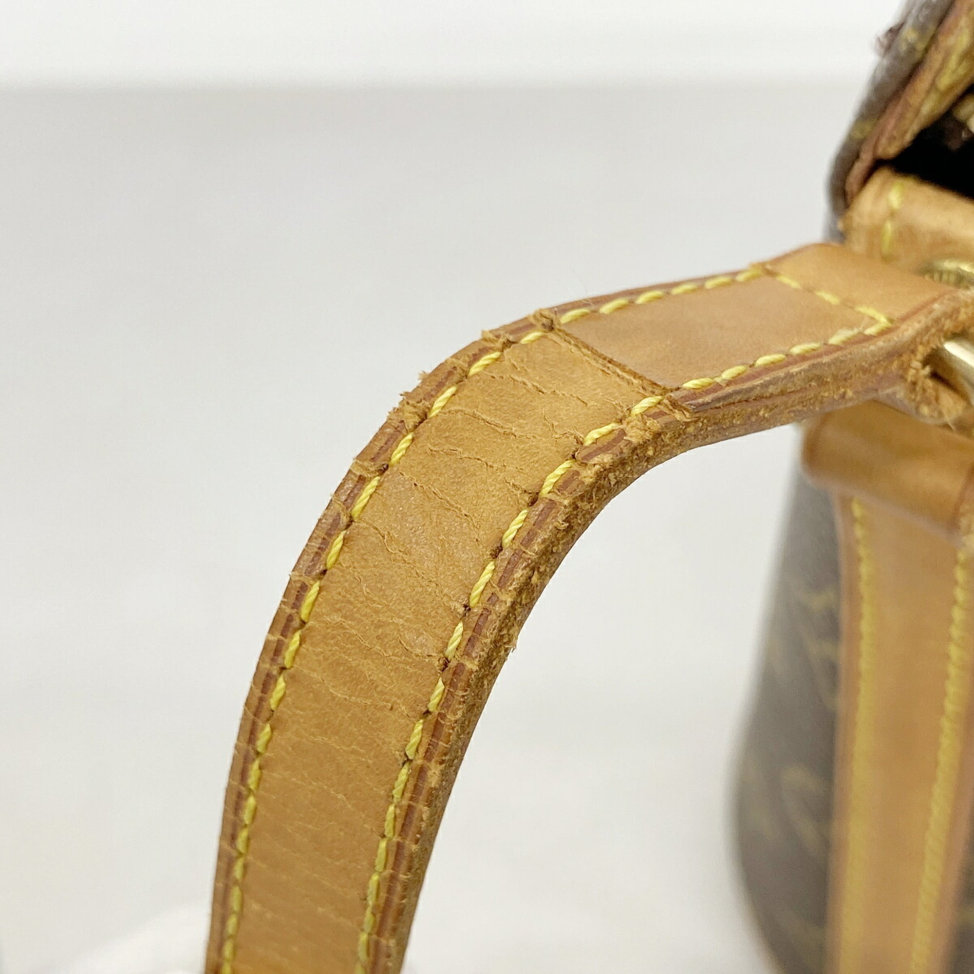 Louis Vuitton Brown Shoulder Bag (Pre-Owned)