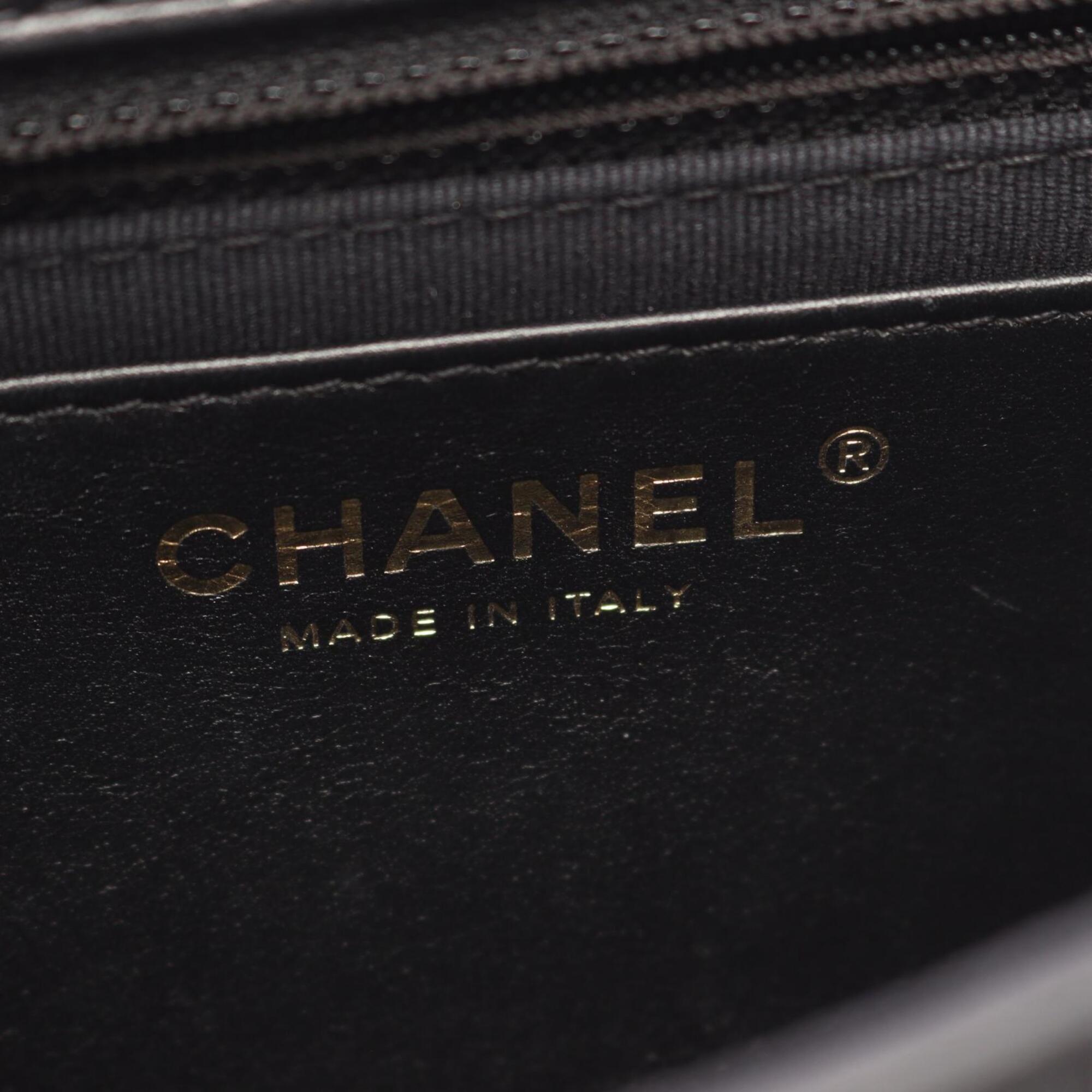 Chanel Black Leather Handbag Shoulder Bag (Pre-Owned)