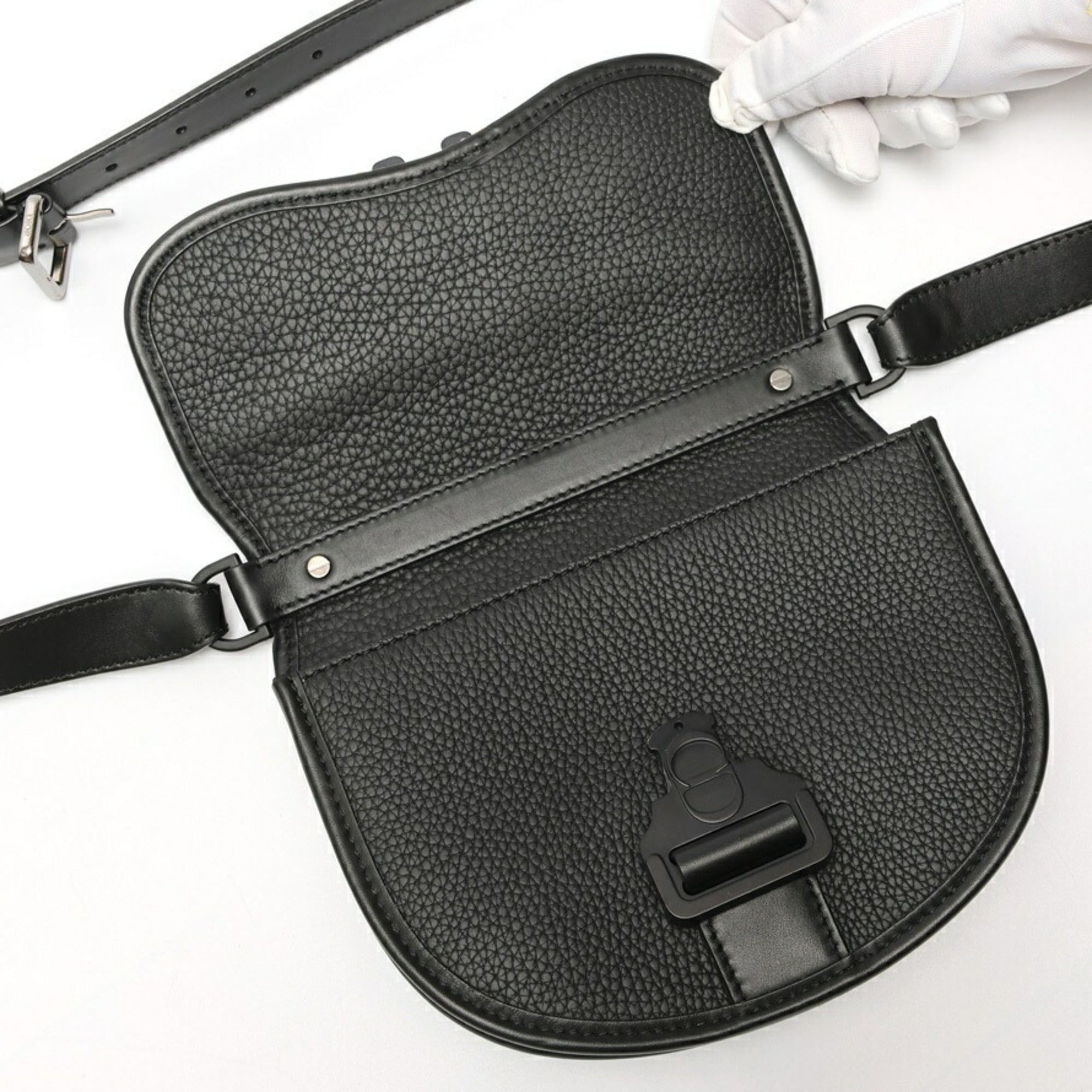 Christian Dior Black Leather Shoulder Bag (Pre-Owned)