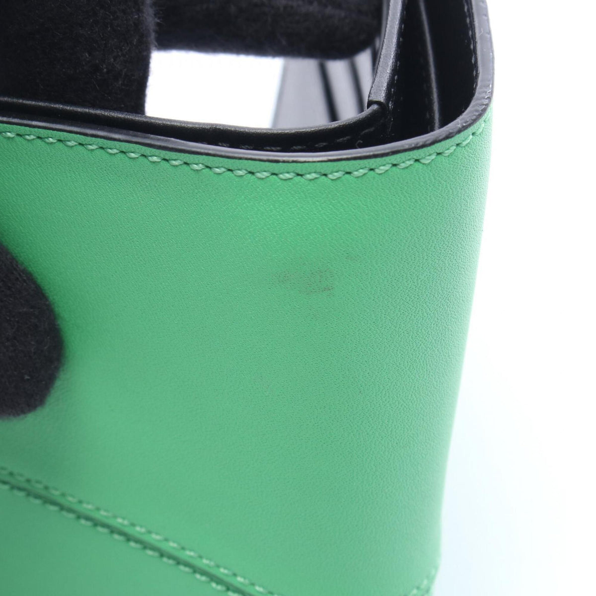 Loewe Green Leather Wallet (Bi-Fold) (Pre-Owned)